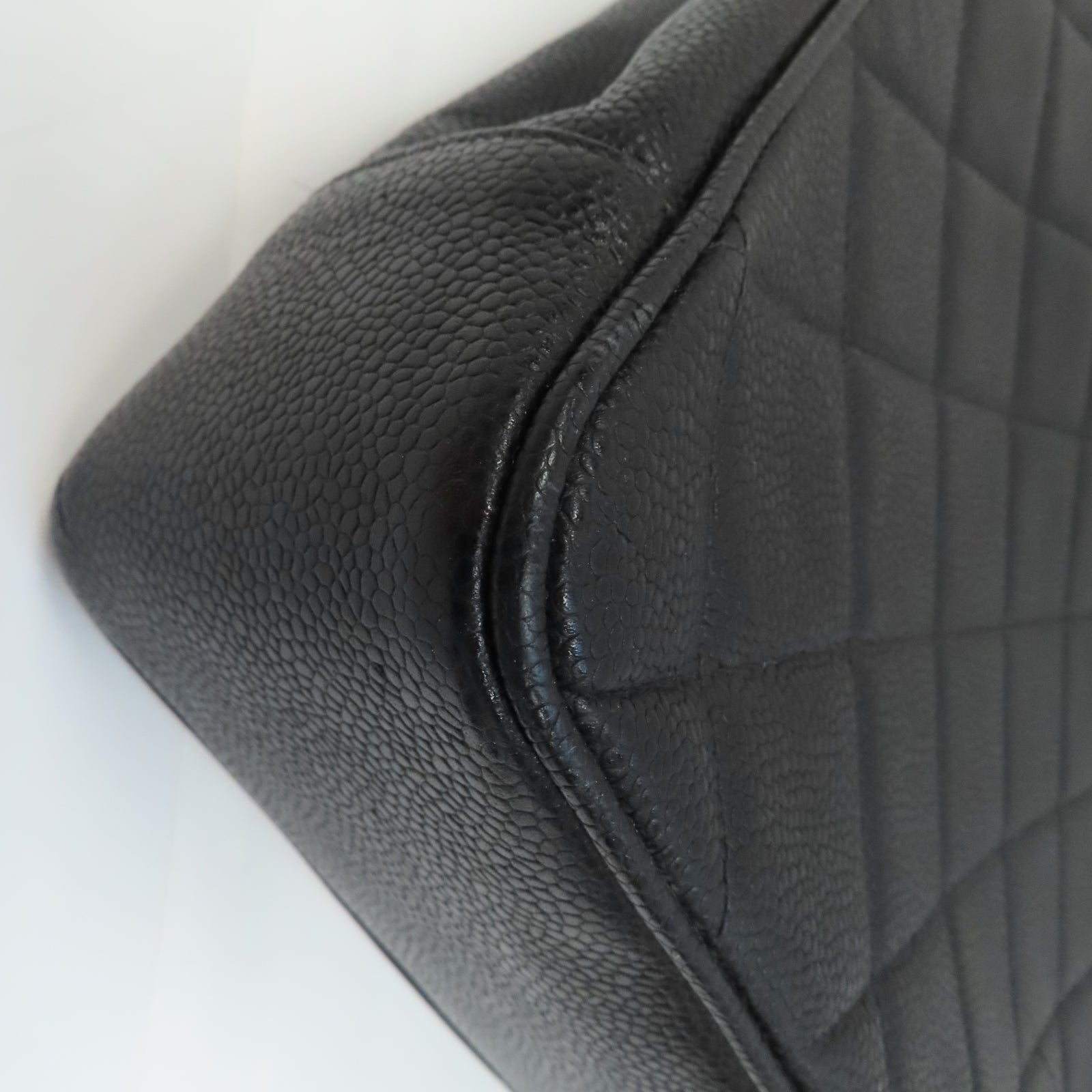 CHANEL 菱格Caviar皮革Vintage Bag金扣鏈帶肩背袋黑色