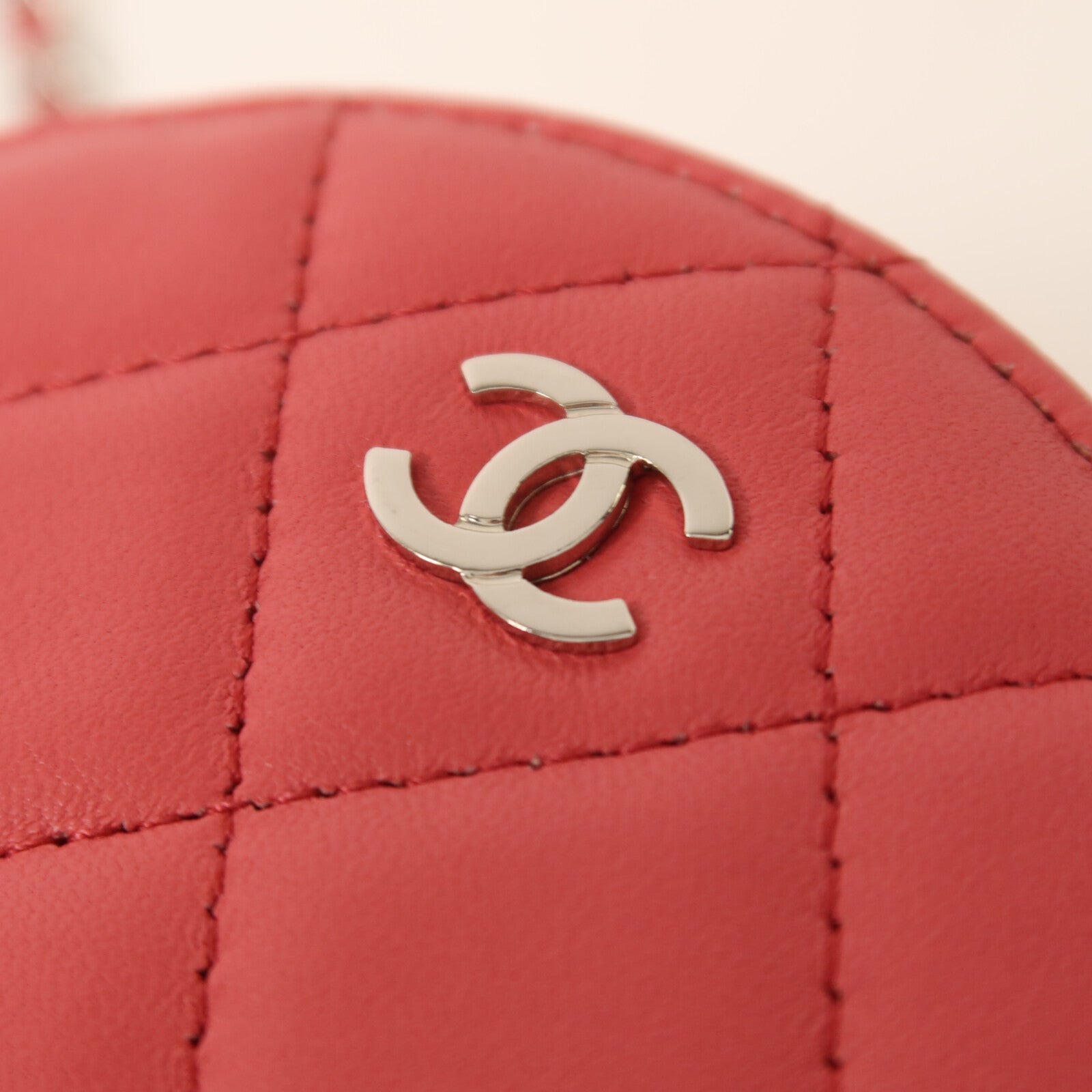 CHANEL 羊皮皮革Round Chain Shoulder Bag銀扣鏈帶肩背袋