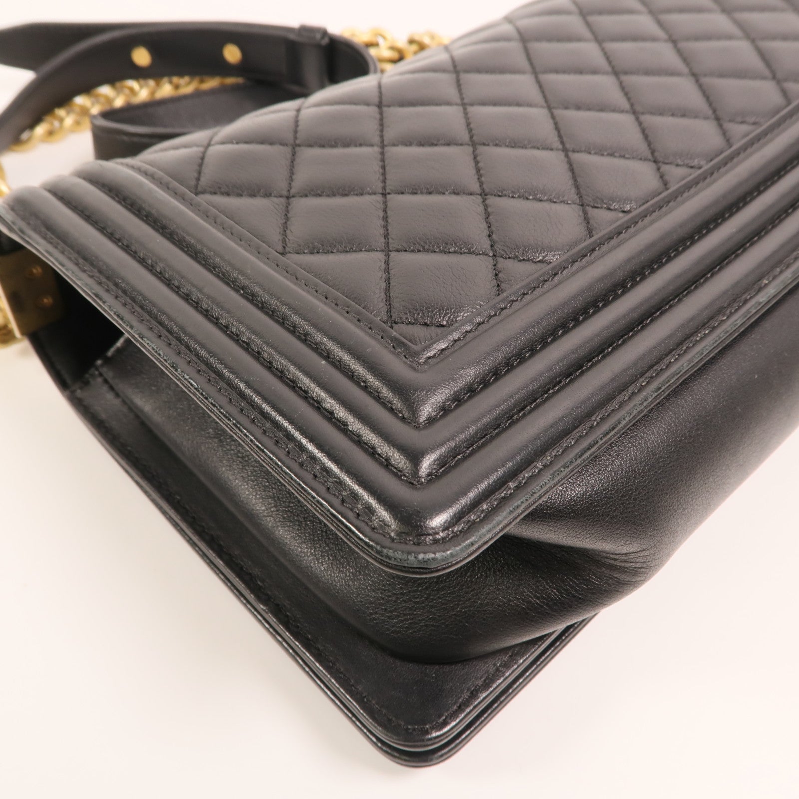 CHANEL 羊皮皮革Boy 25金扣鏈帶肩背袋