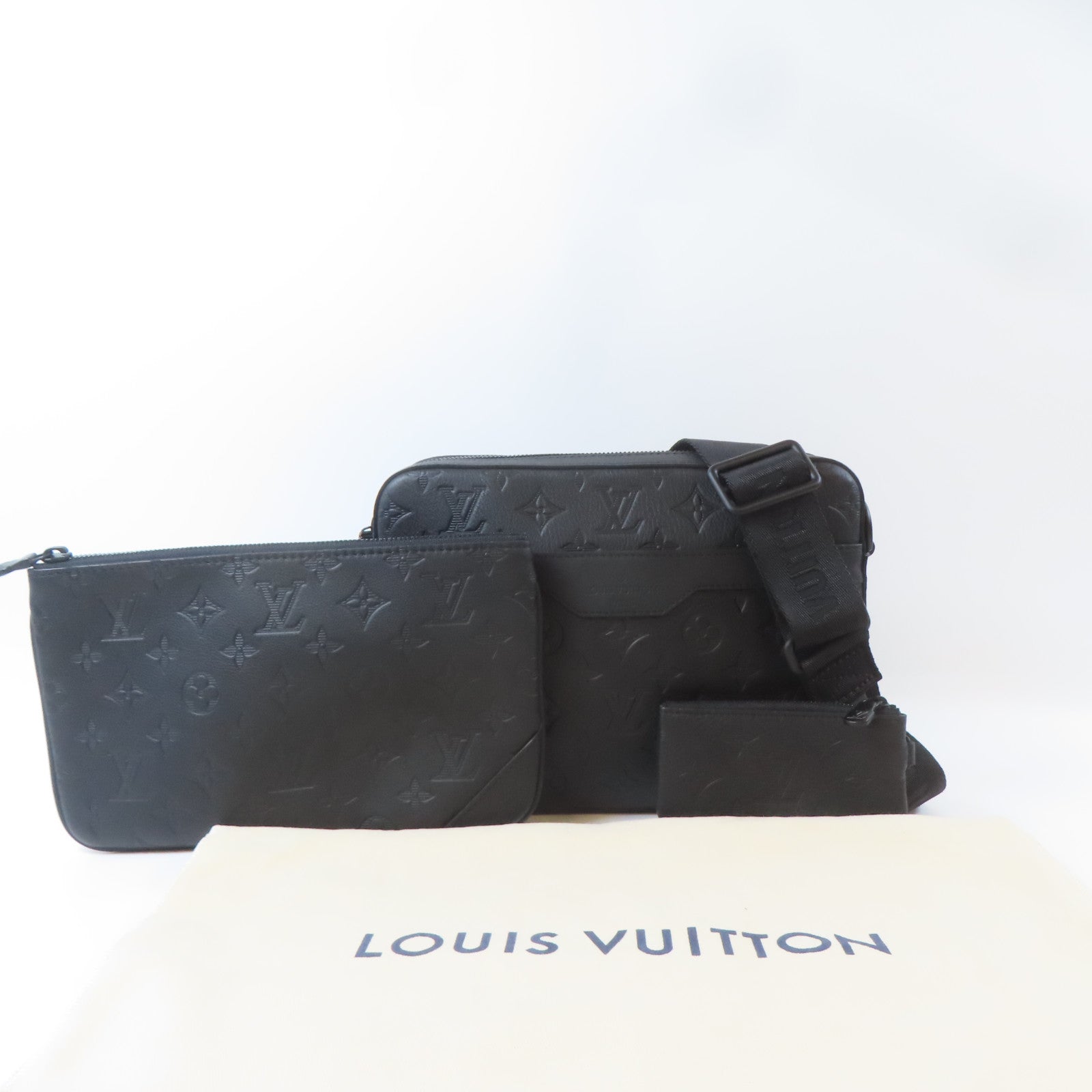 LOUIS VUITTON Monogram Shadow Trio Messenger黑扣肩背袋黑色