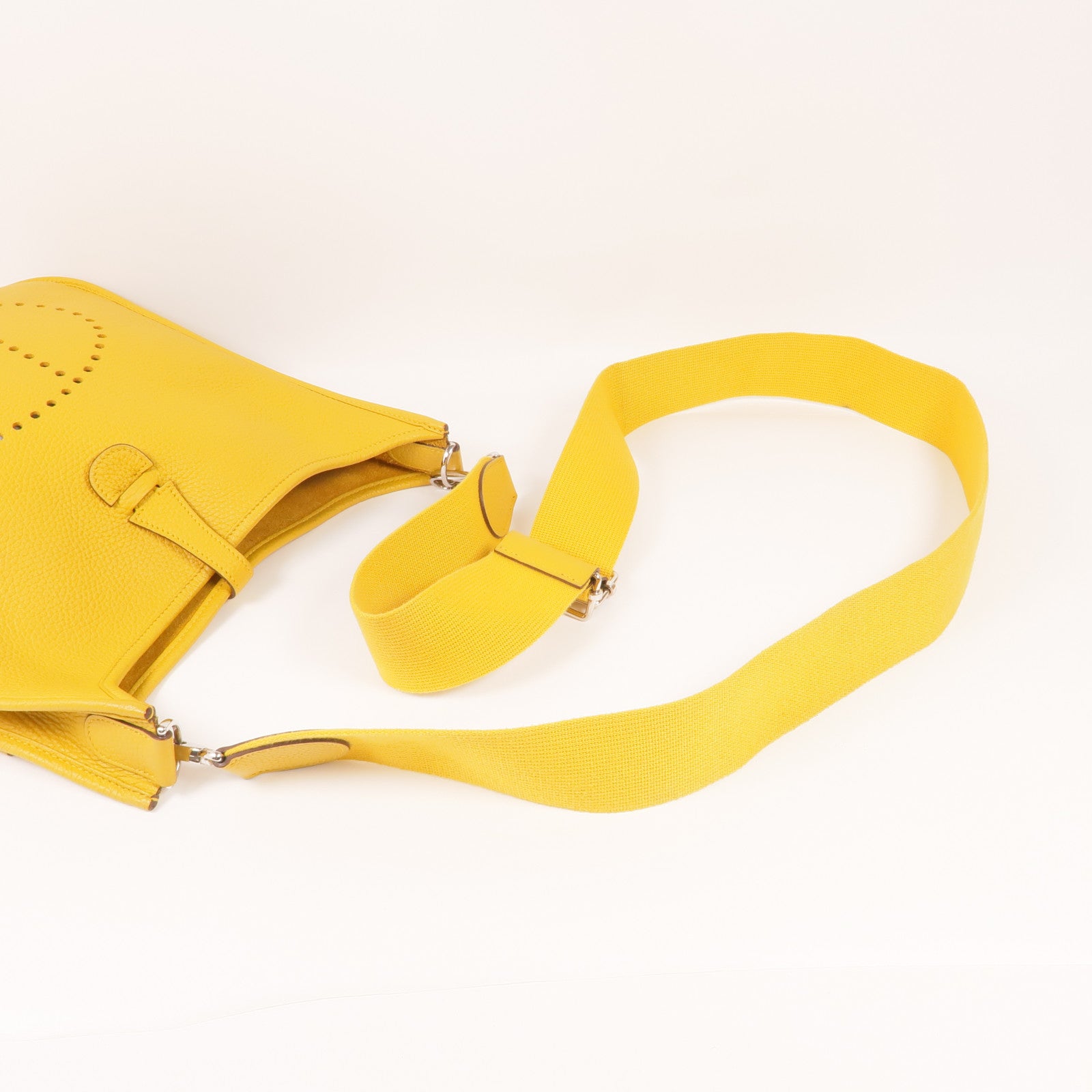 HERMES Clemence皮革Evelyne PM銀扣肩背袋Jaune Ambre