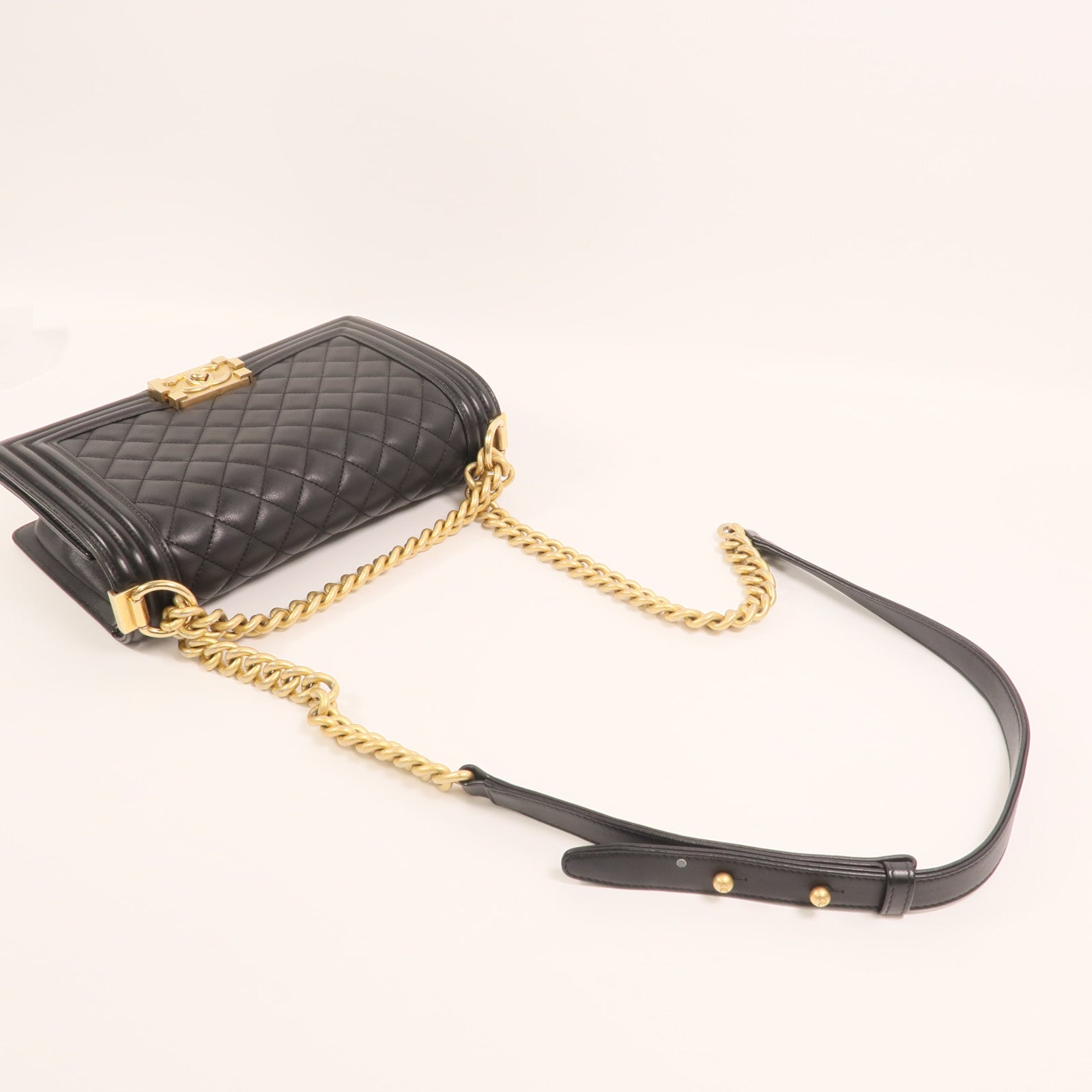 CHANEL 羊皮皮革Boy 25金扣鏈帶肩背袋