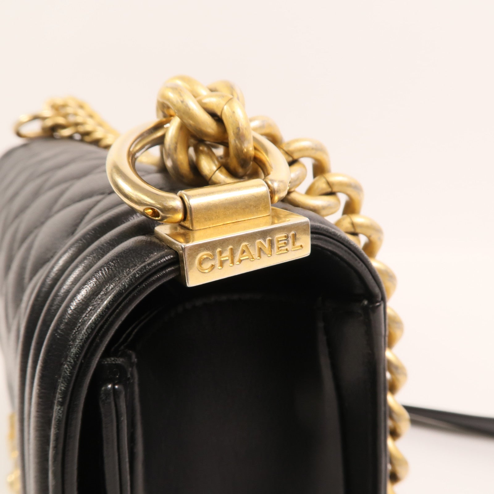 CHANEL 羊皮皮革Boy 25金扣鏈帶肩背袋