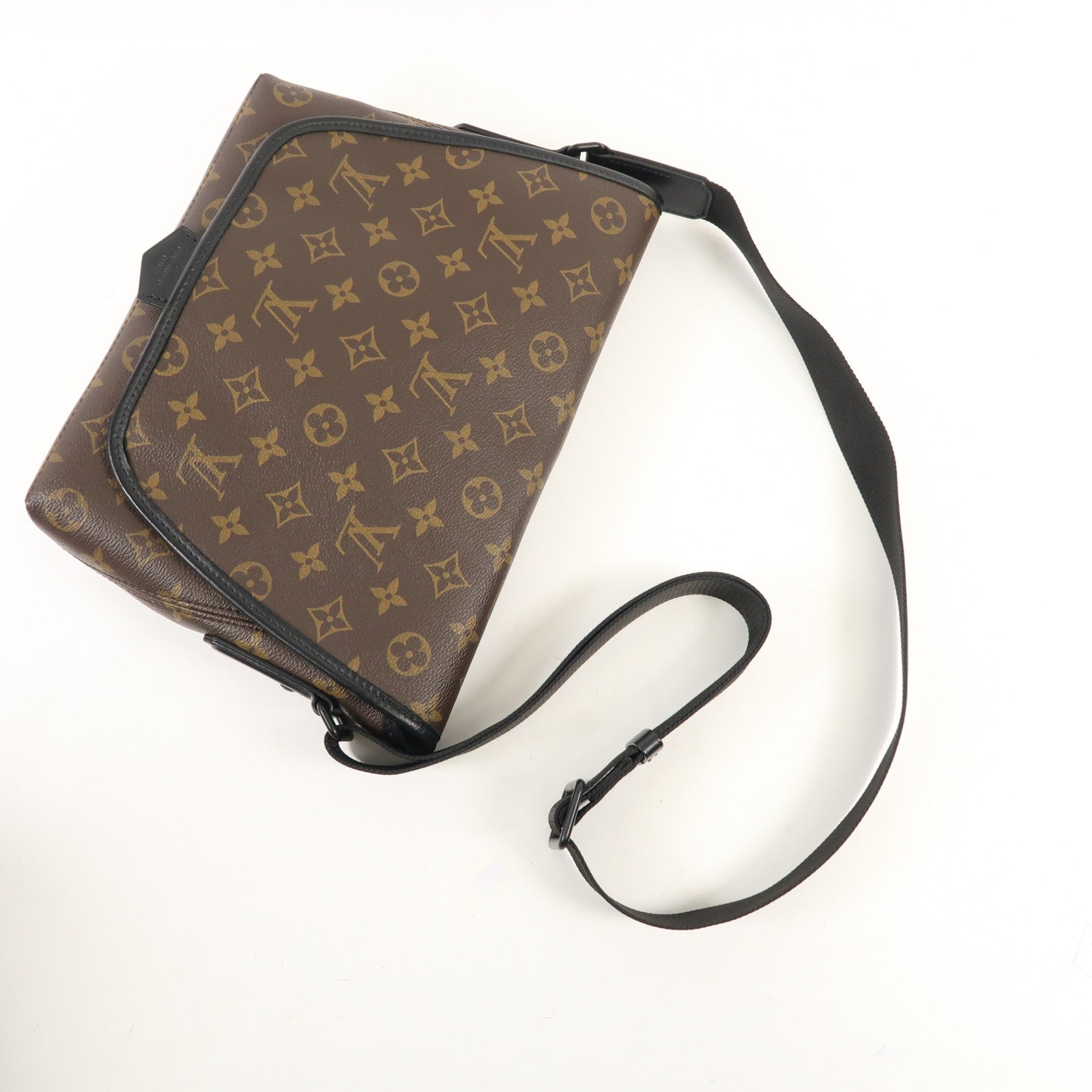 LOUIS VUITTON Monogram Magnetic Messenger Bag肩背袋棕色