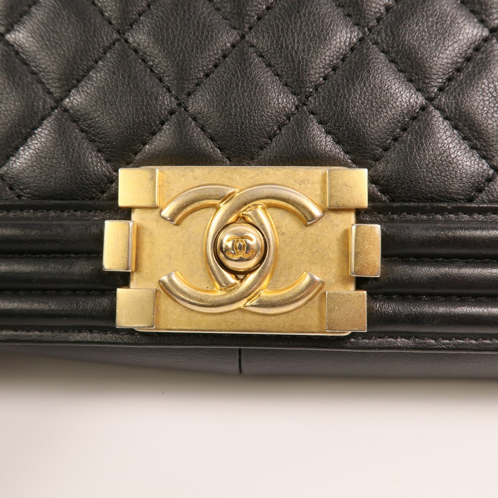 CHANEL 羊皮皮革Boy 25金扣鏈帶肩背袋