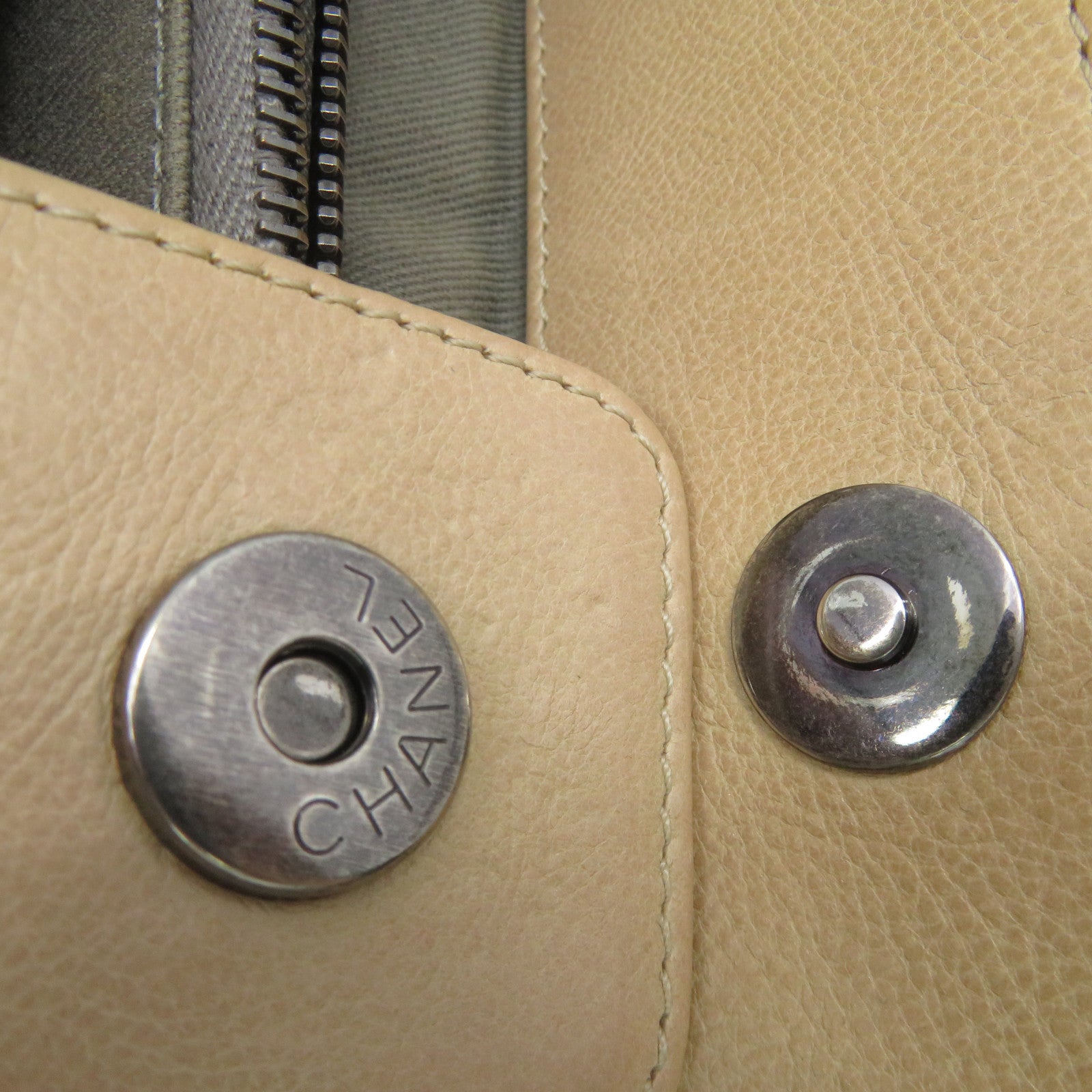 CHANEL [Sharp Reduction Offer] Lingge Cowhide Leather Shoulder Bag Silver Buckle Shoulder Bag Beige