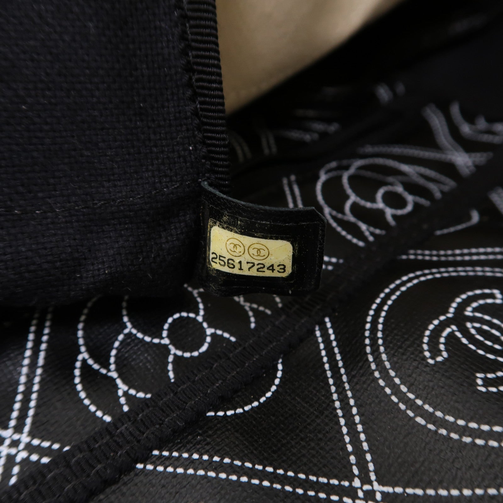 CHANEL 塗層帆布Tote Bag銀扣鏈帶手挽兩用肩背袋黑色/白色
