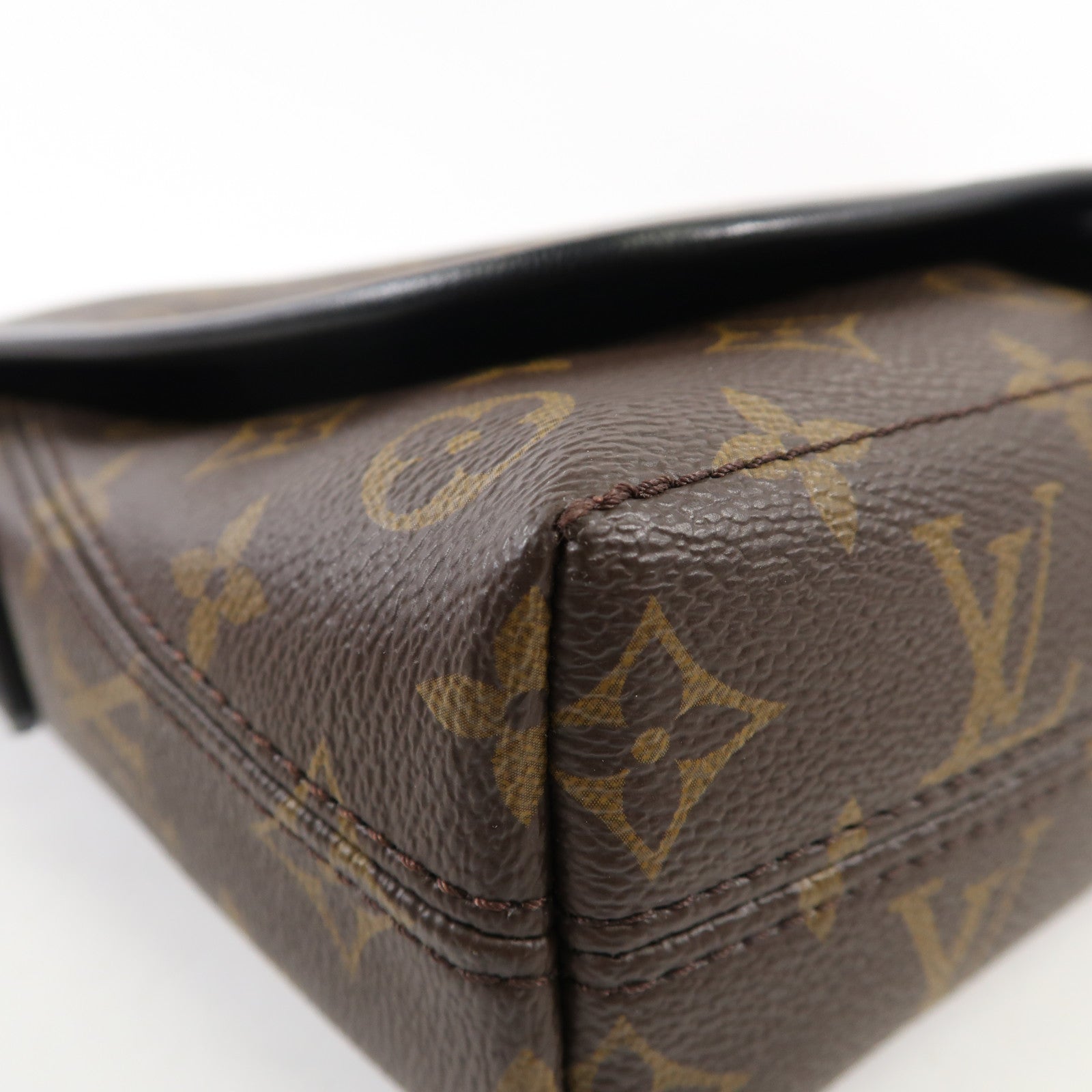 LOUIS VUITTON Monogram Magnetic Messenger Bag肩背袋棕色