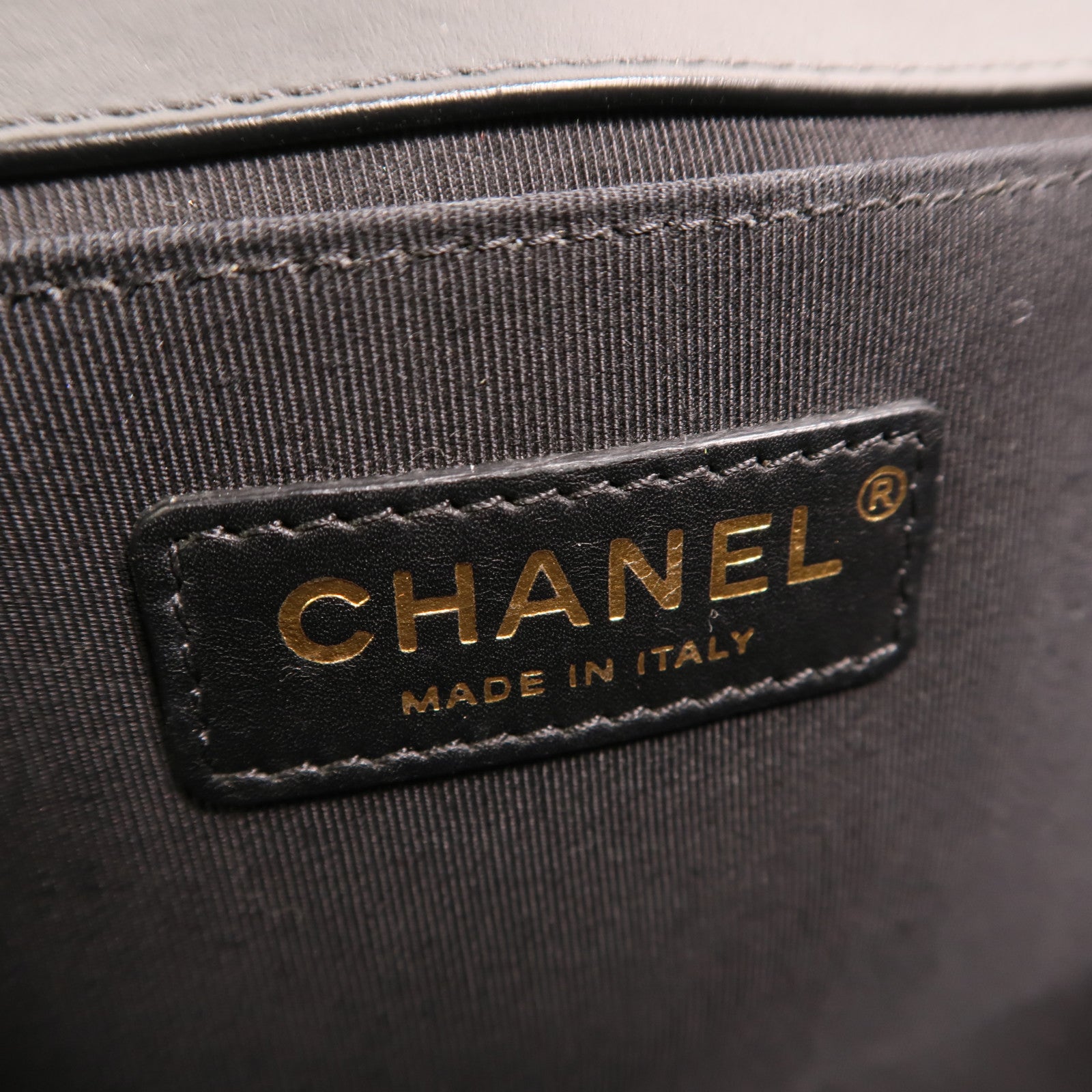 CHANEL 羊皮皮革Boy 25金扣鏈帶肩背袋