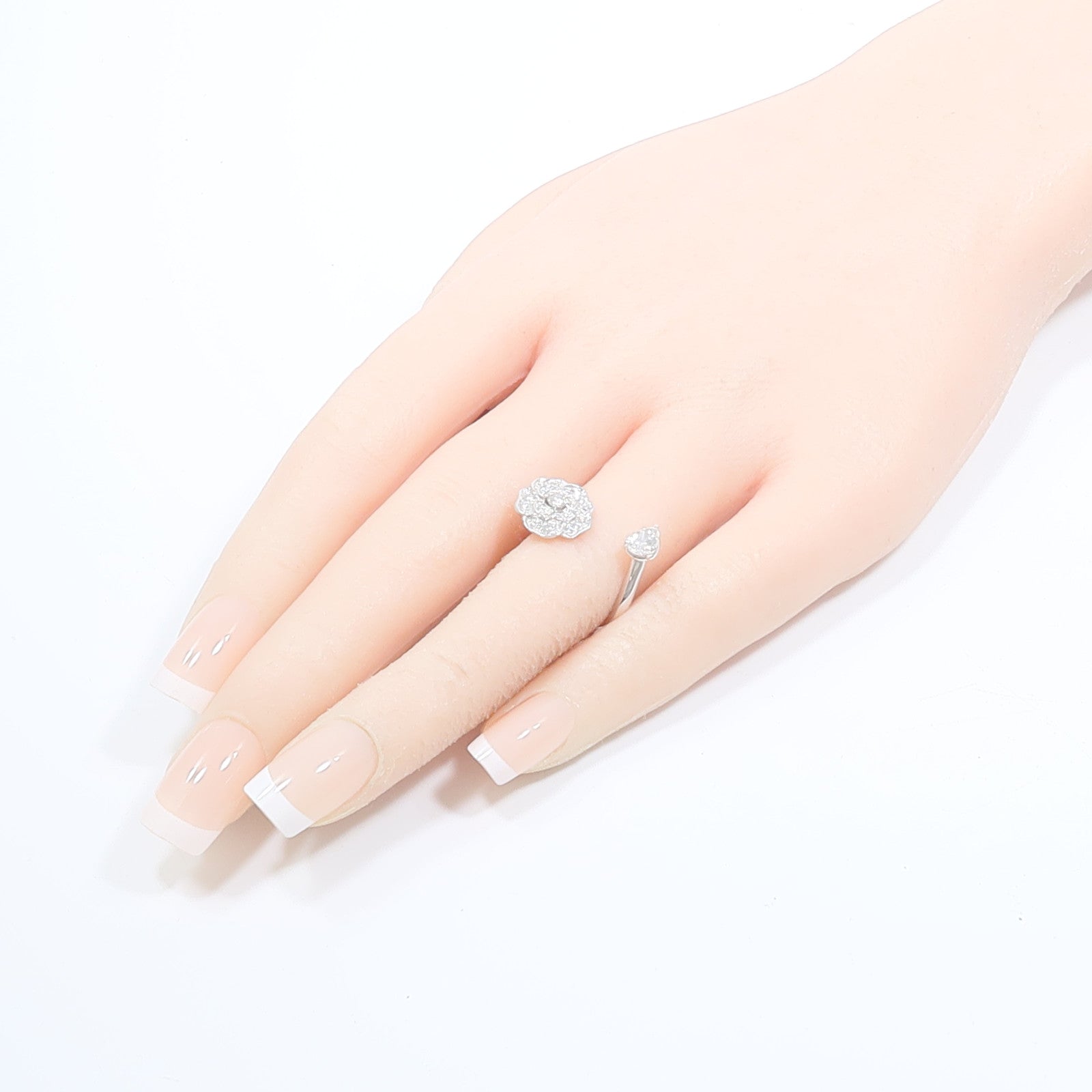 CHANEL 18K白金Cameila Precieui鑽石戒指