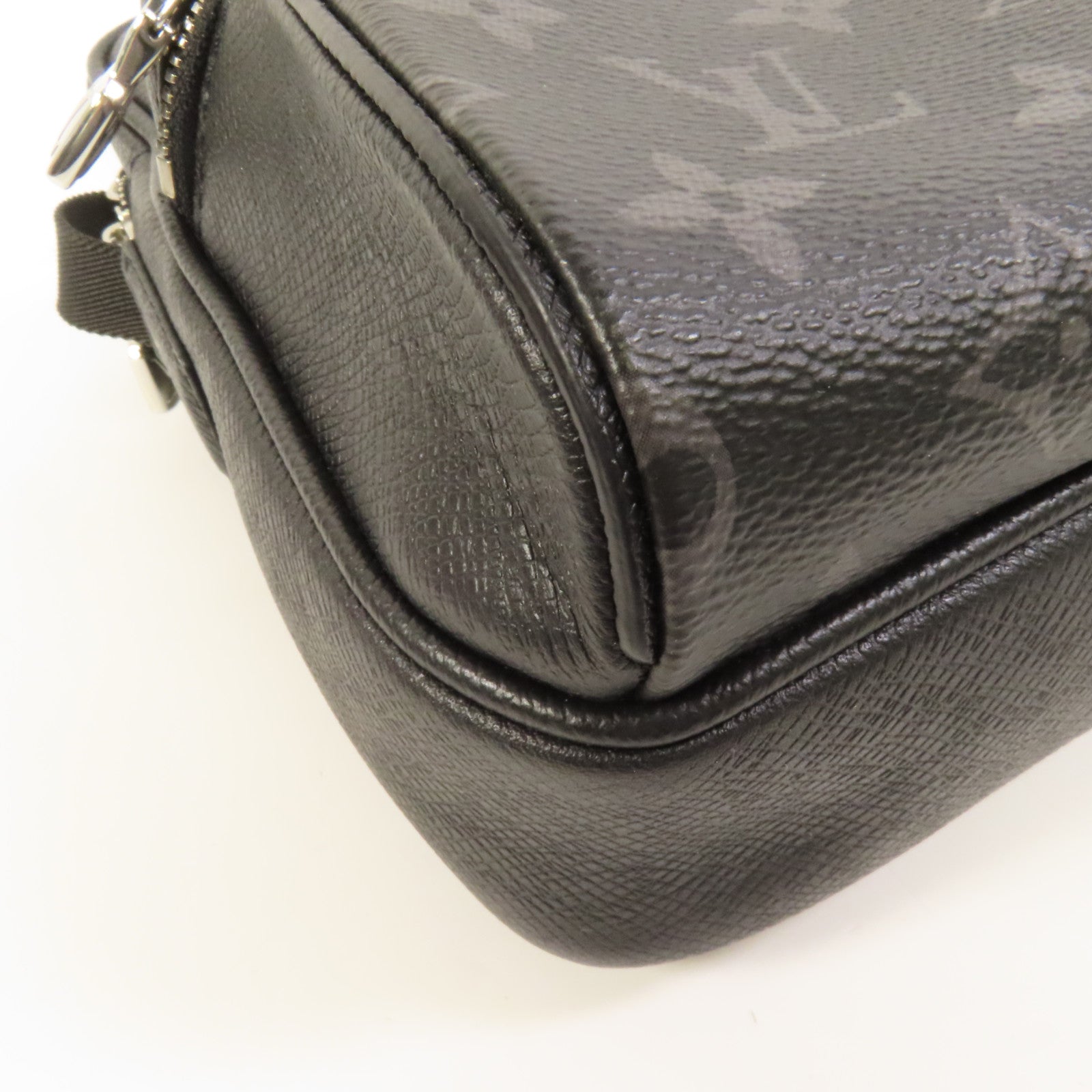 LOUIS VUITTON Monogram Eclipse Outdoor Messenger銀扣肩背袋