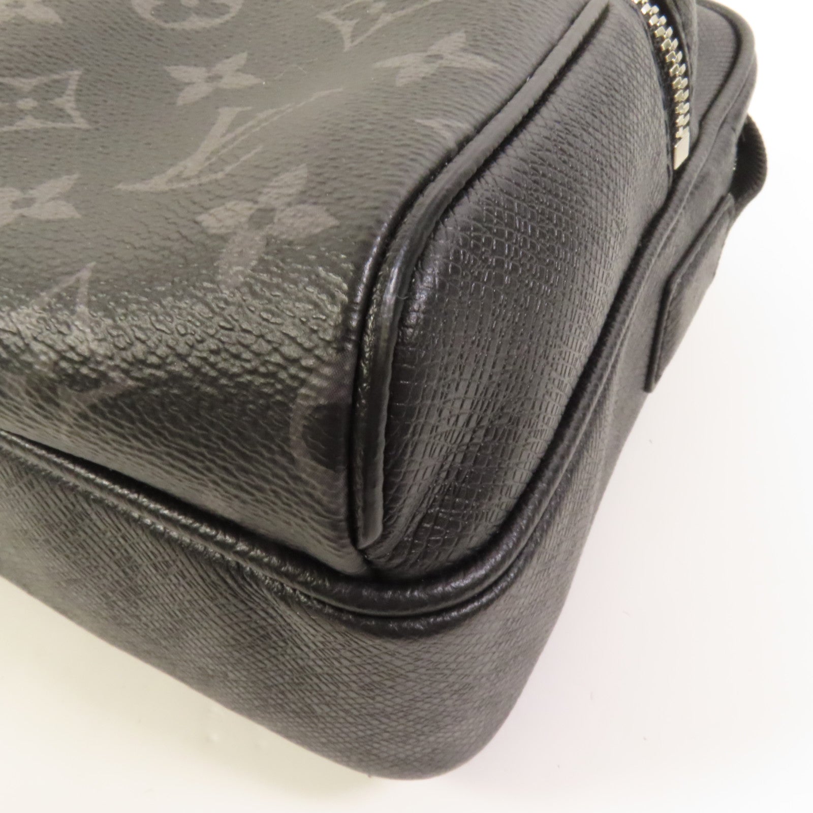 LOUIS VUITTON Monogram Eclipse Outdoor Messenger銀扣肩背袋