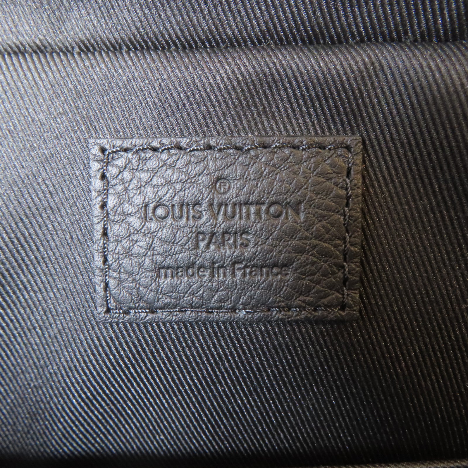 LOUIS VUITTON Monogram Shadow Trio Messenger黑扣肩背袋黑色