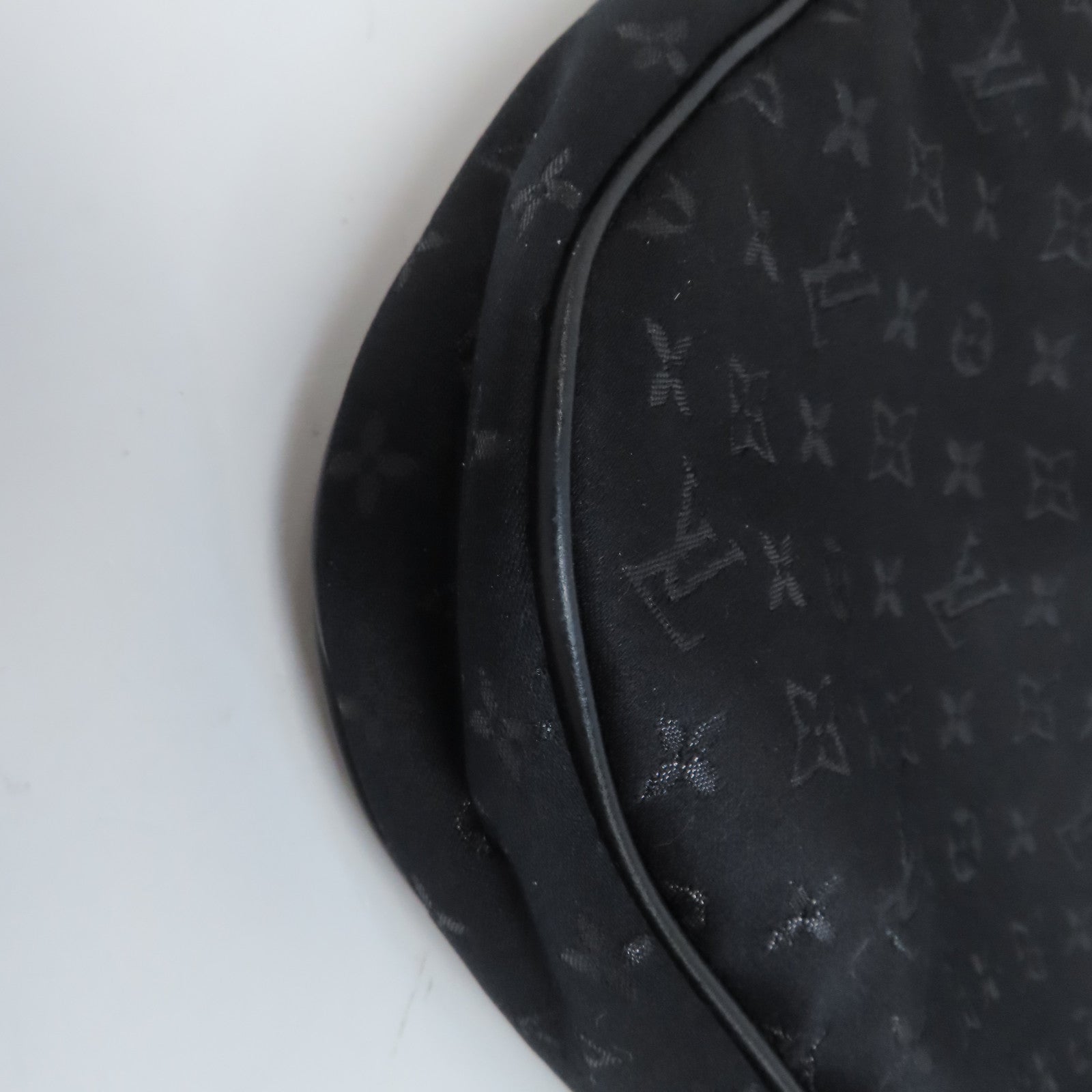 LOUIS VUITTON Monogram Satin Comte De Fe Musette銀扣肩背袋黑色