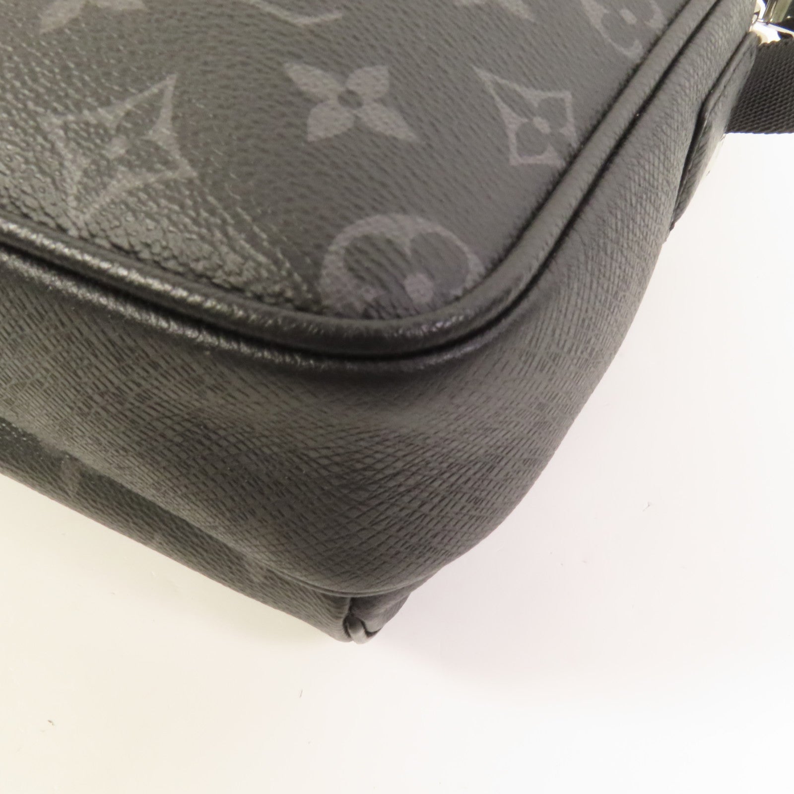 LOUIS VUITTON Monogram Eclipse Outdoor Messenger銀扣肩背袋