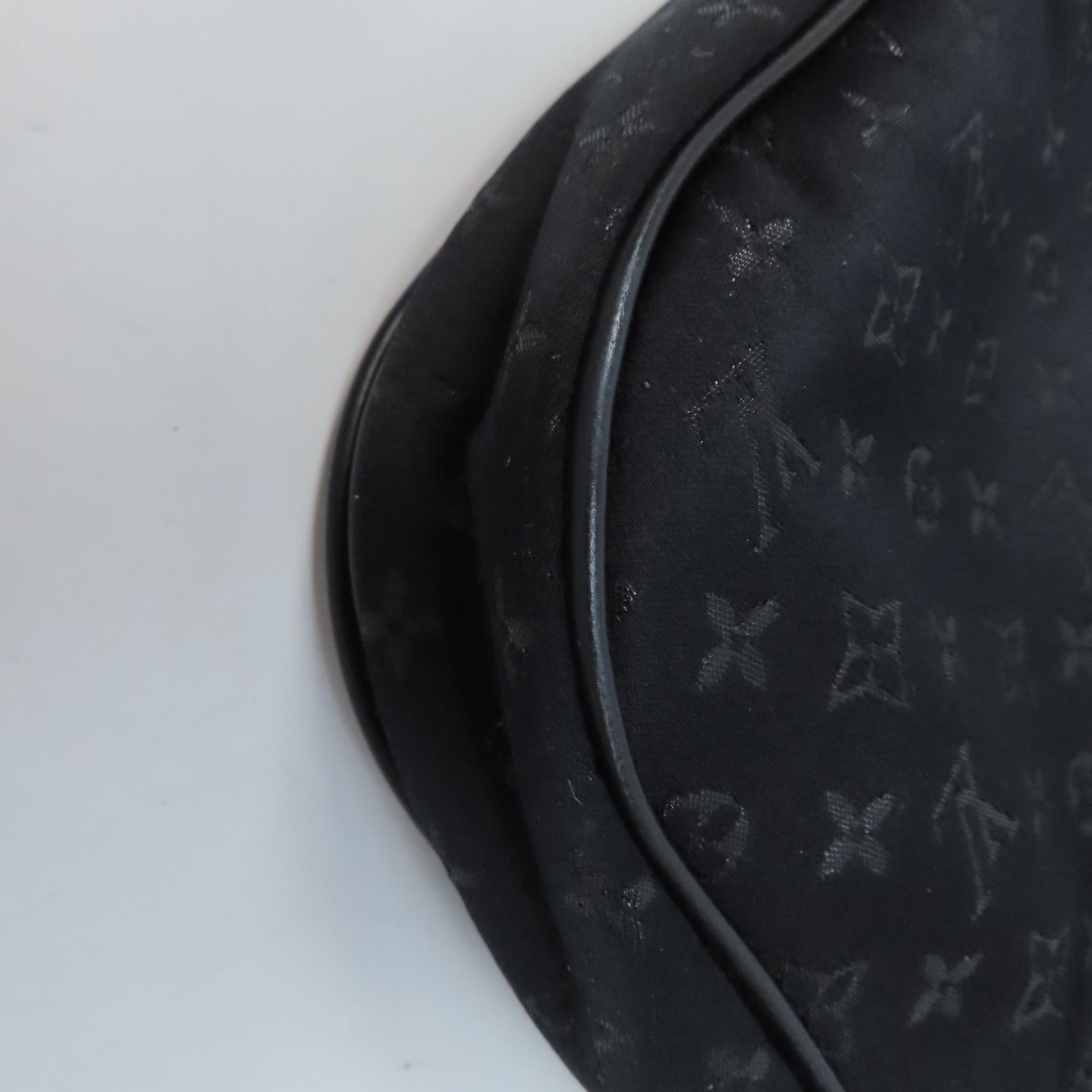 LOUIS VUITTON Monogram Satin Comte De Fe Musette銀扣肩背袋黑色