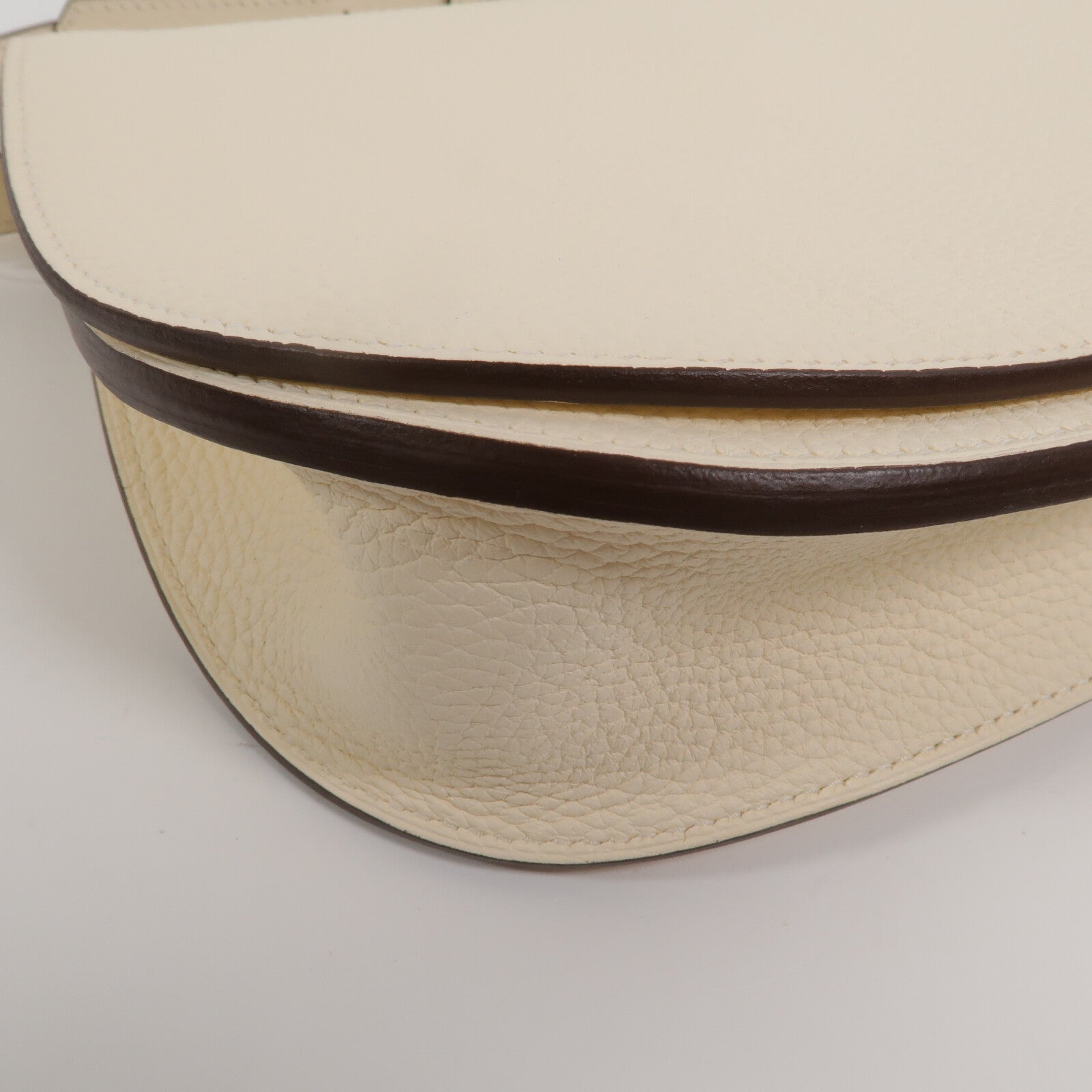 HERMES 【激減優惠】Clemence皮革Sac Saut 25肩背袋Nata