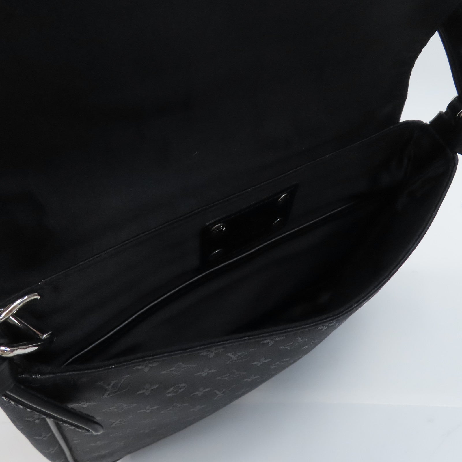 LOUIS VUITTON Monogram Satin Comte De Fe Musette銀扣肩背袋黑色