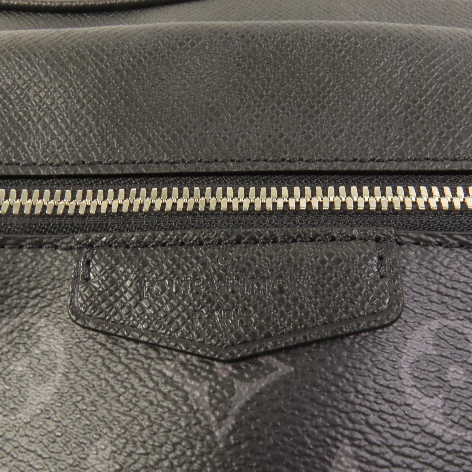 LOUIS VUITTON Monogram Eclipse Outdoor Messenger銀扣肩背袋