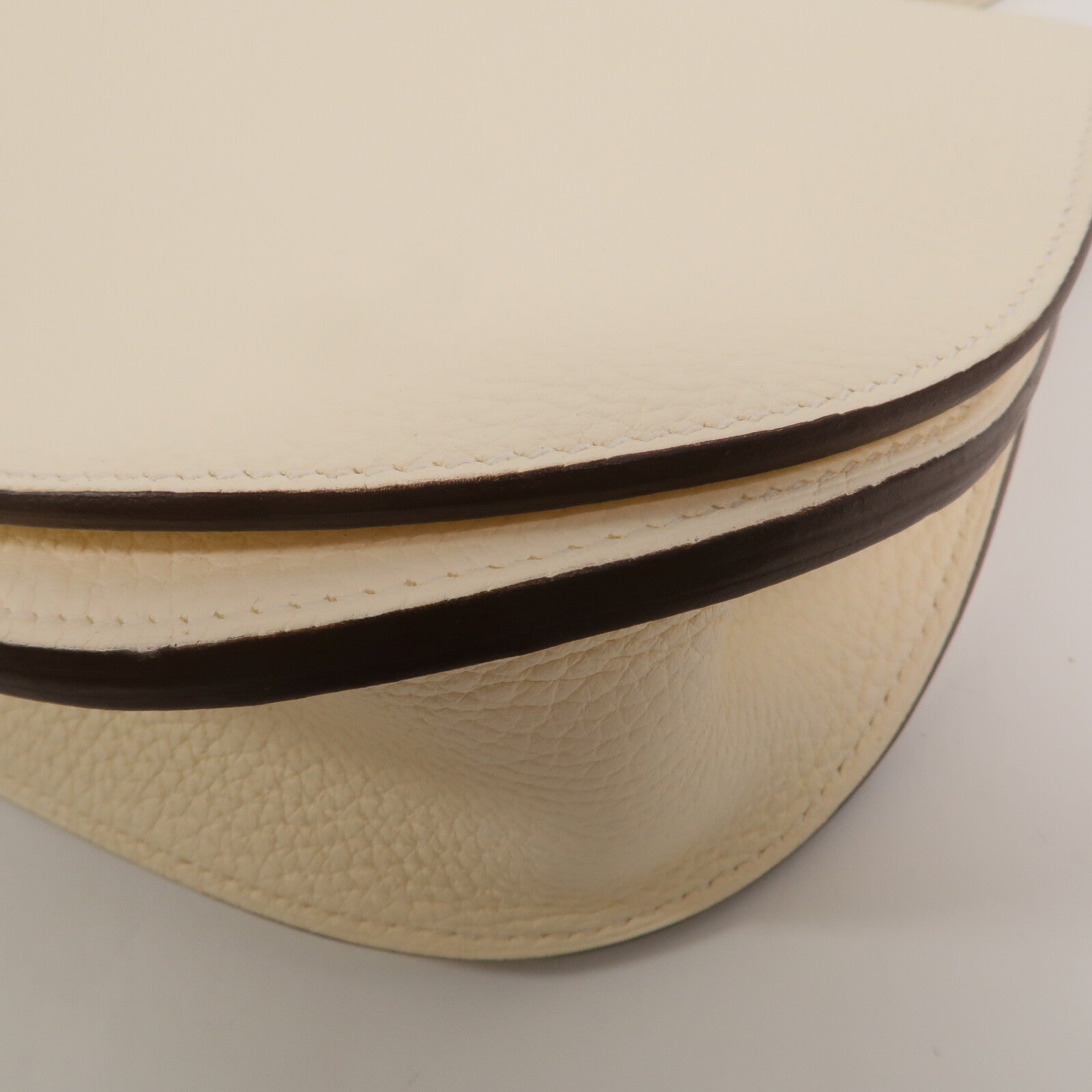 HERMES 【激減優惠】Clemence皮革Sac Saut 25肩背袋Nata