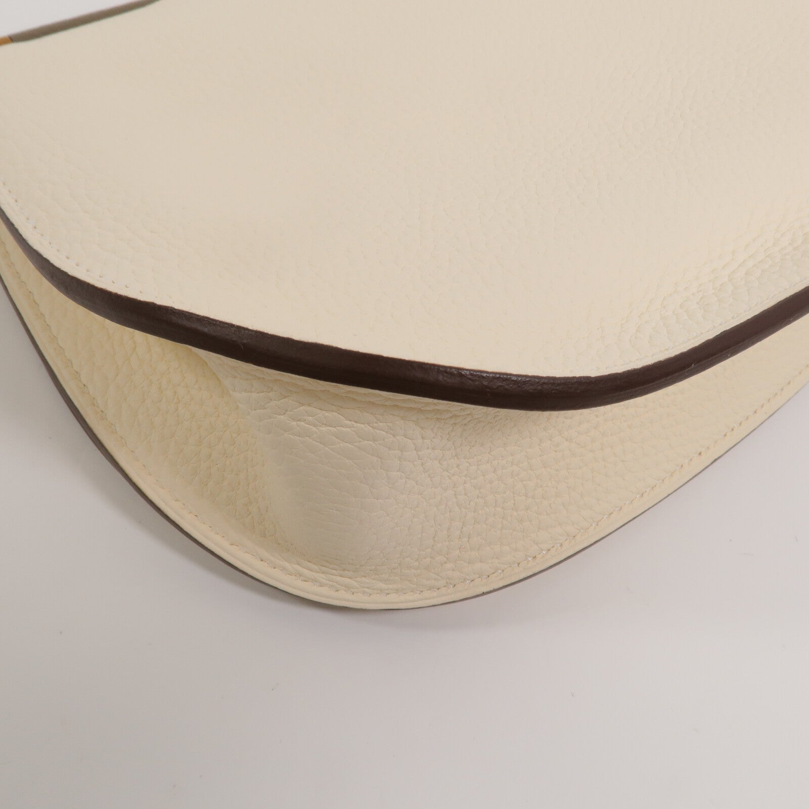 HERMES 【激減優惠】Clemence皮革Sac Saut 25肩背袋Nata