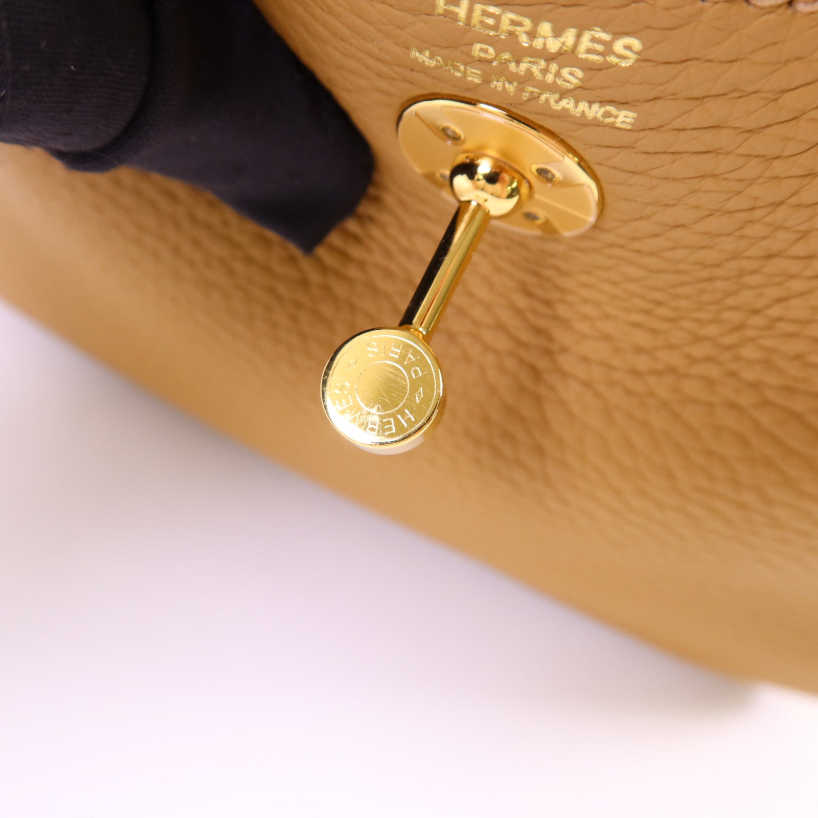 HERMES Clemence皮革Mini Lindy金扣手挽肩背兩用袋Biscuit