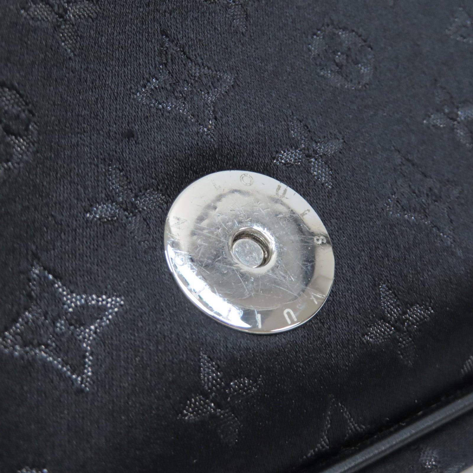 LOUIS VUITTON Monogram Satin Comte De Fe Musette銀扣肩背袋黑色