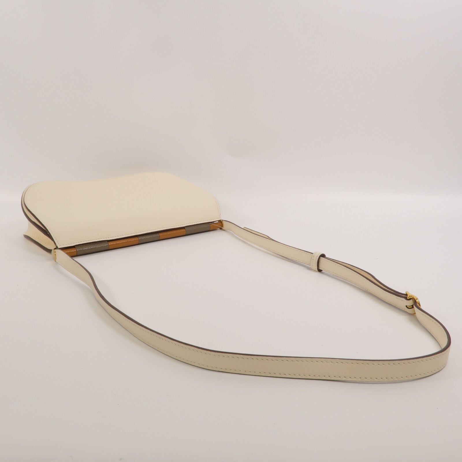 HERMES 【激減優惠】Clemence皮革Sac Saut 25肩背袋Nata