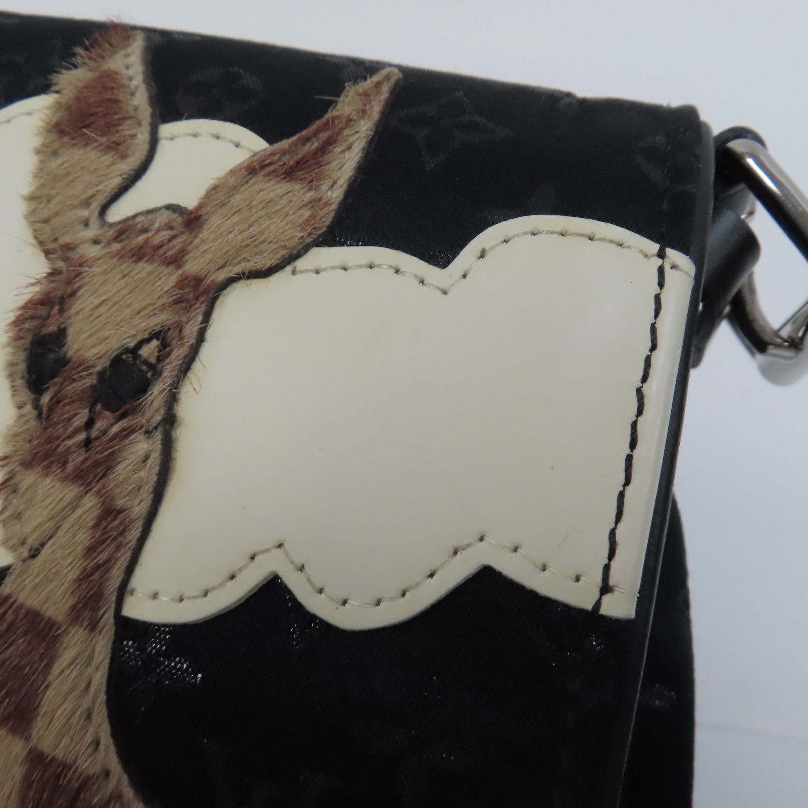 LOUIS VUITTON Monogram Satin Comte De Fe Musette銀扣肩背袋黑色
