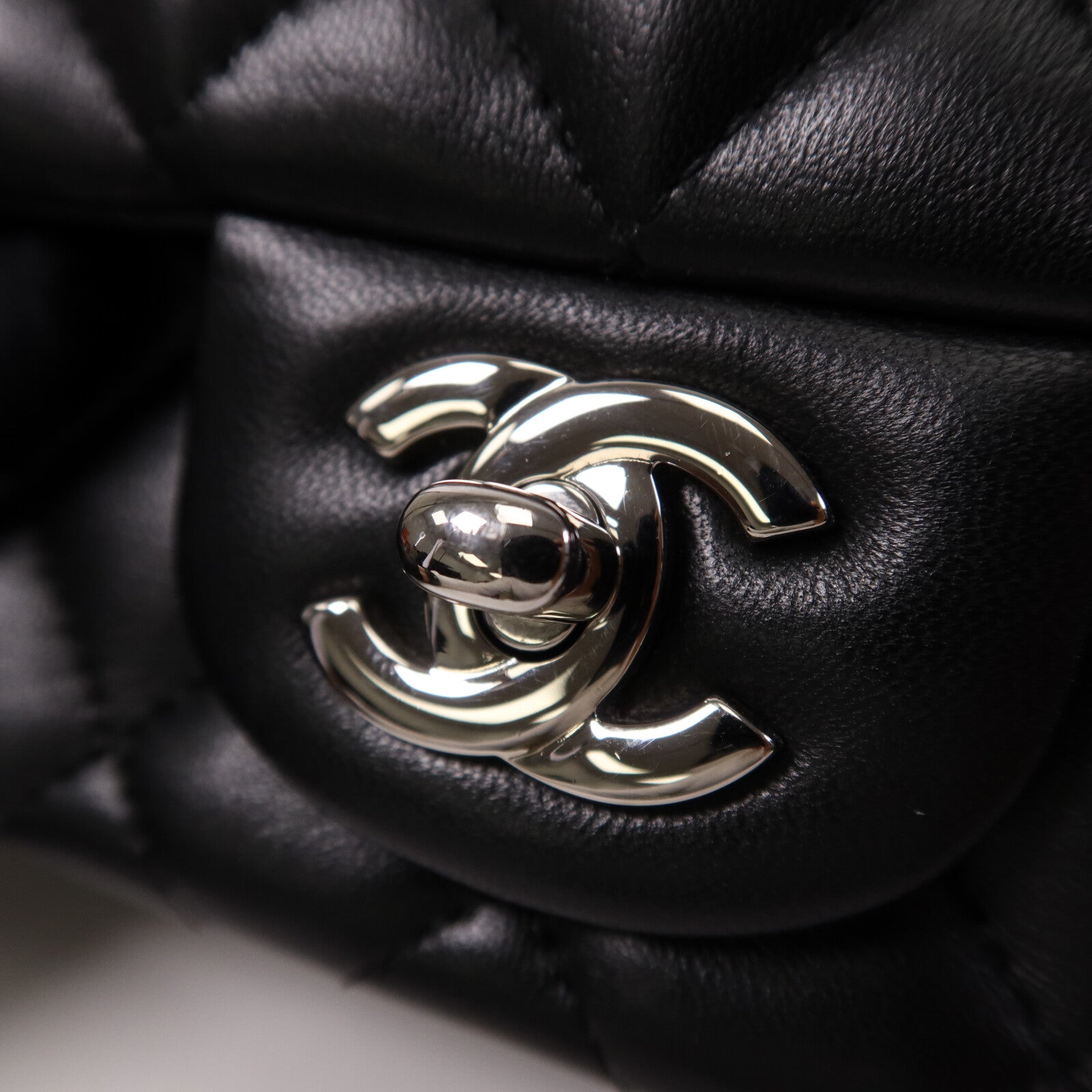 CHANEL 羊皮皮革Classic 17銀扣鏈帶肩背袋