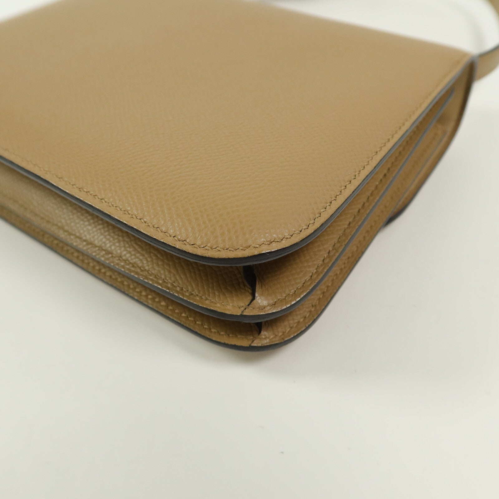 HERMES Epsom皮革Constance Mini肩背袋Biscuit