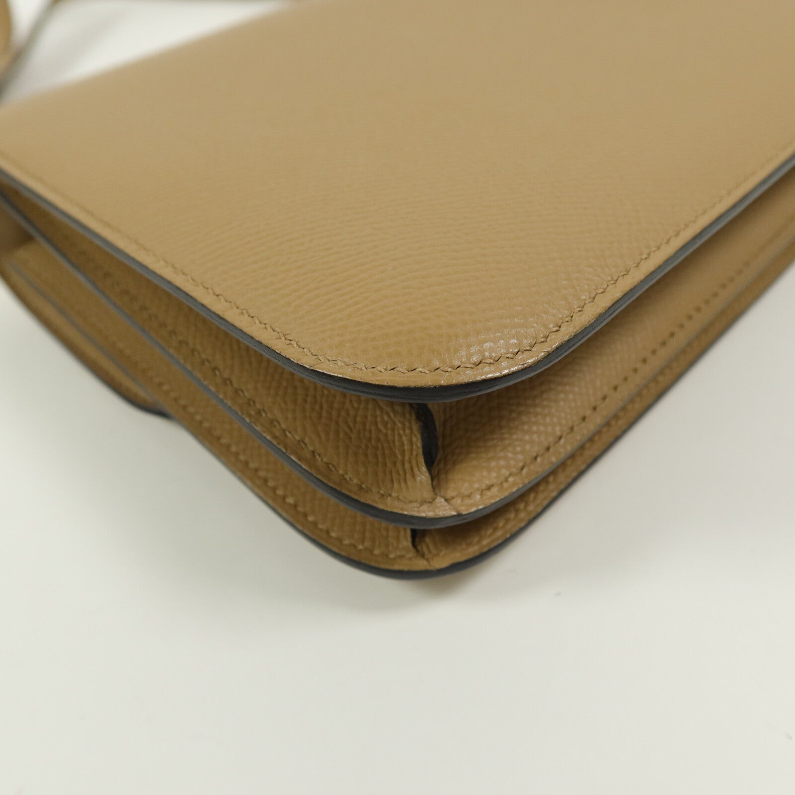 HERMES Epsom皮革Constance Mini肩背袋Biscuit