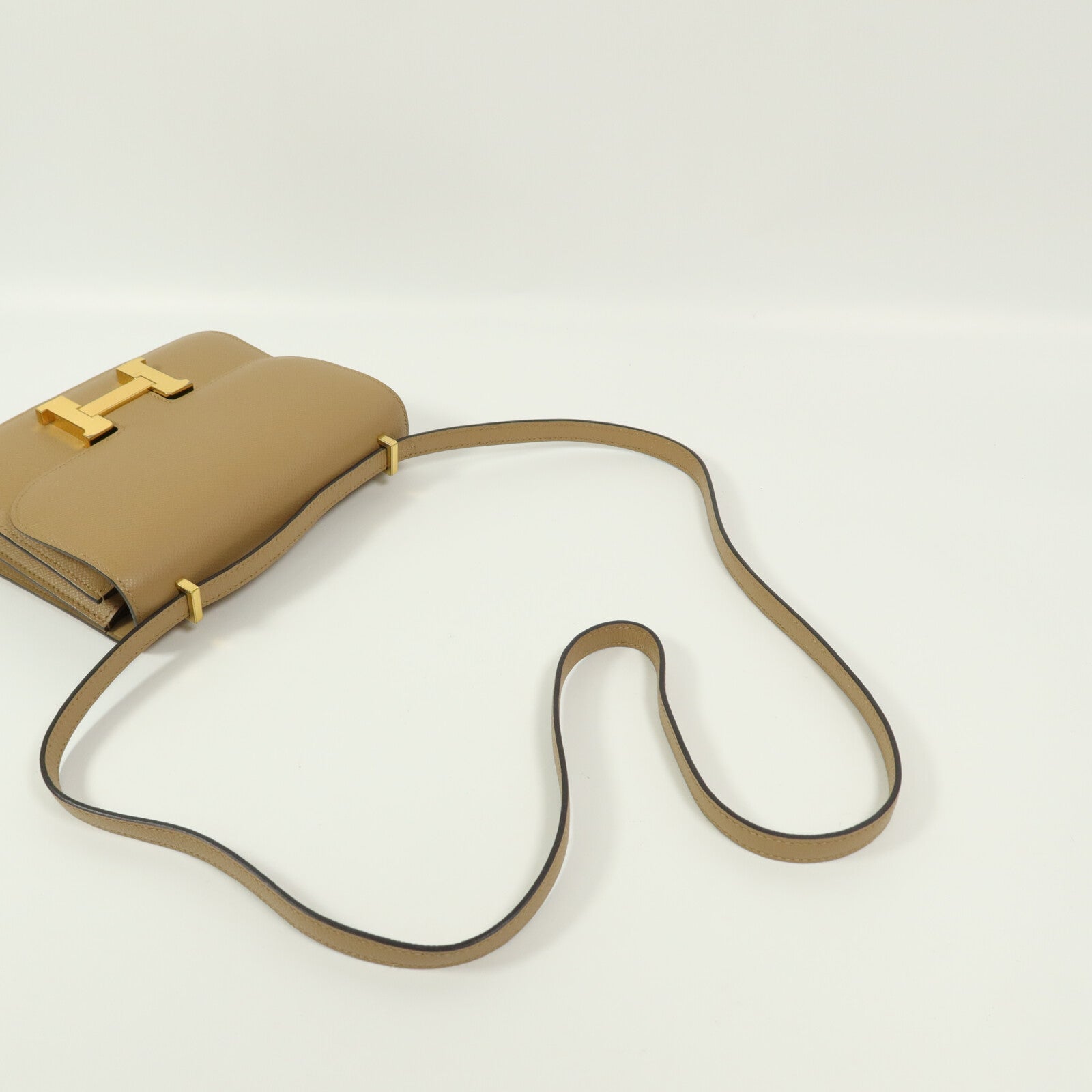 HERMES Epsom皮革Constance Mini肩背袋Biscuit