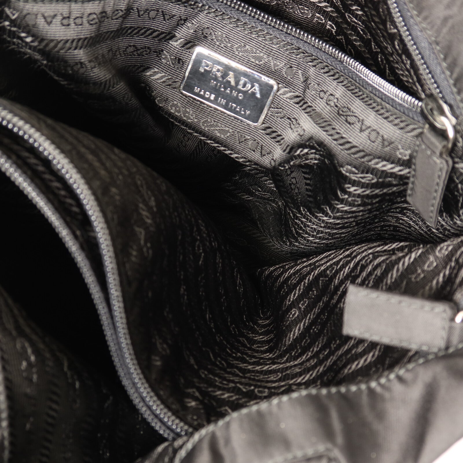 PRADA 尼龍Tessuto Sport銀扣手挽袋
