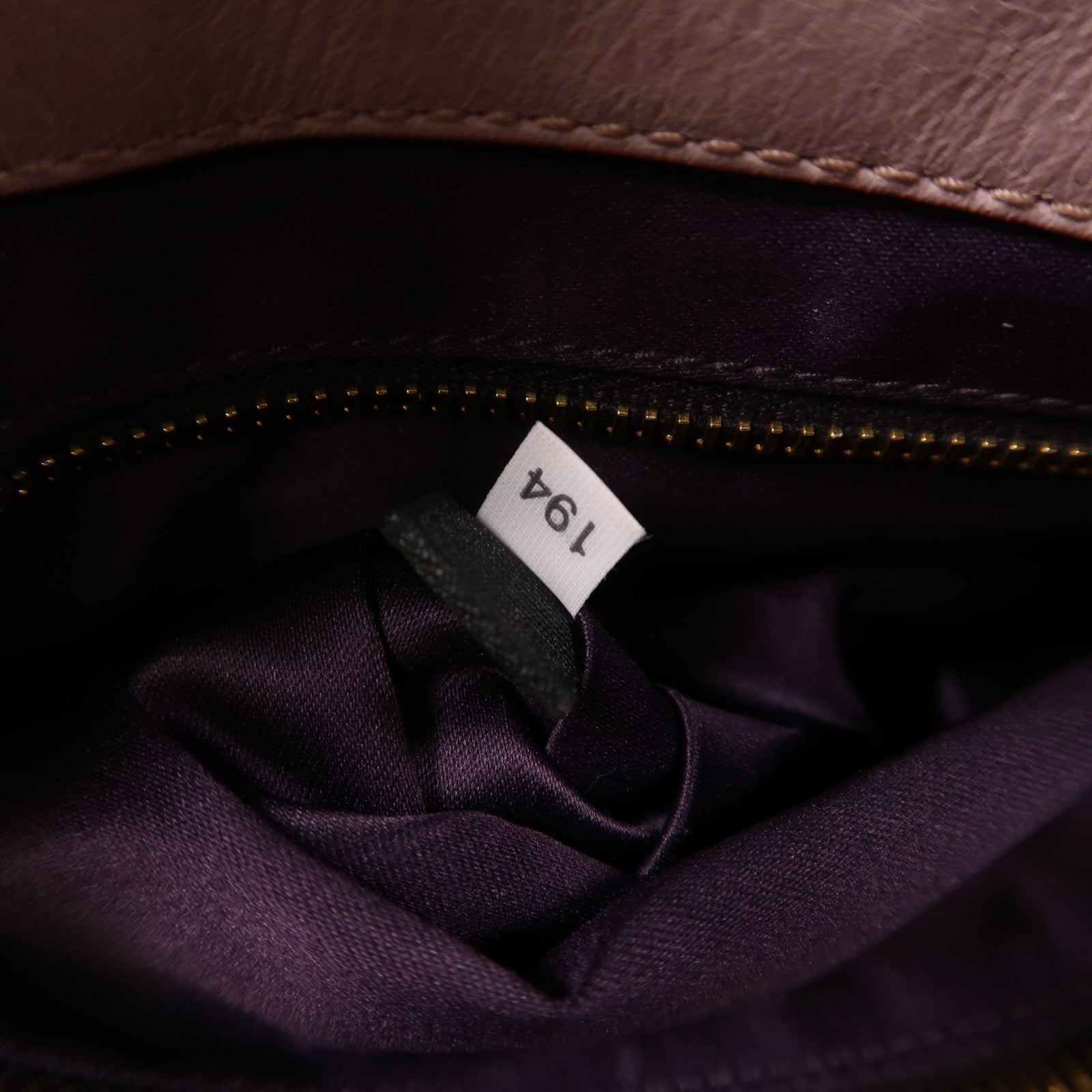 Miu Miu 牛皮皮革Matelasse Coffer金扣手挽肩背兩用袋