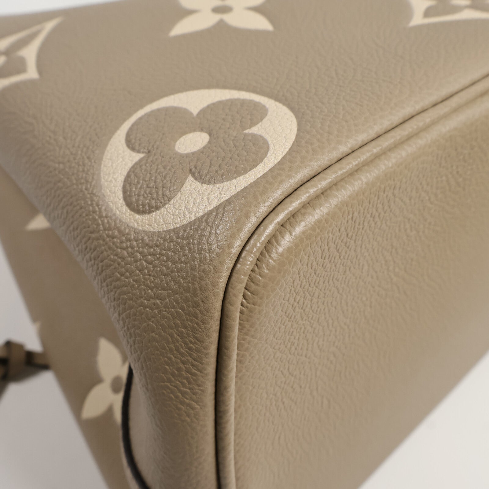 LOUIS VUITTON Monogram Empreinte Neo Noe MM金扣手挽肩背兩用袋