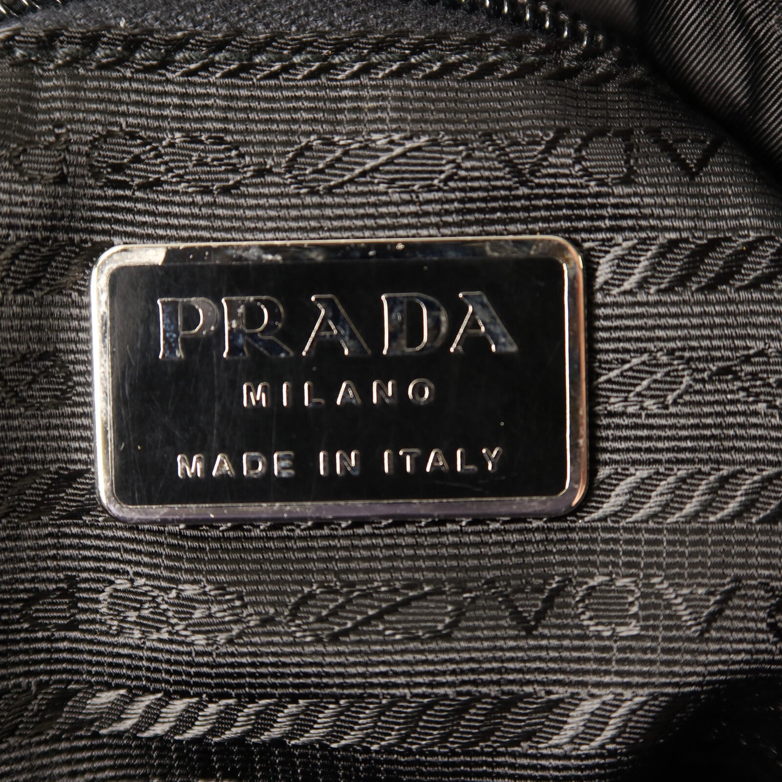 PRADA 尼龍Tessuto Sport銀扣手挽袋