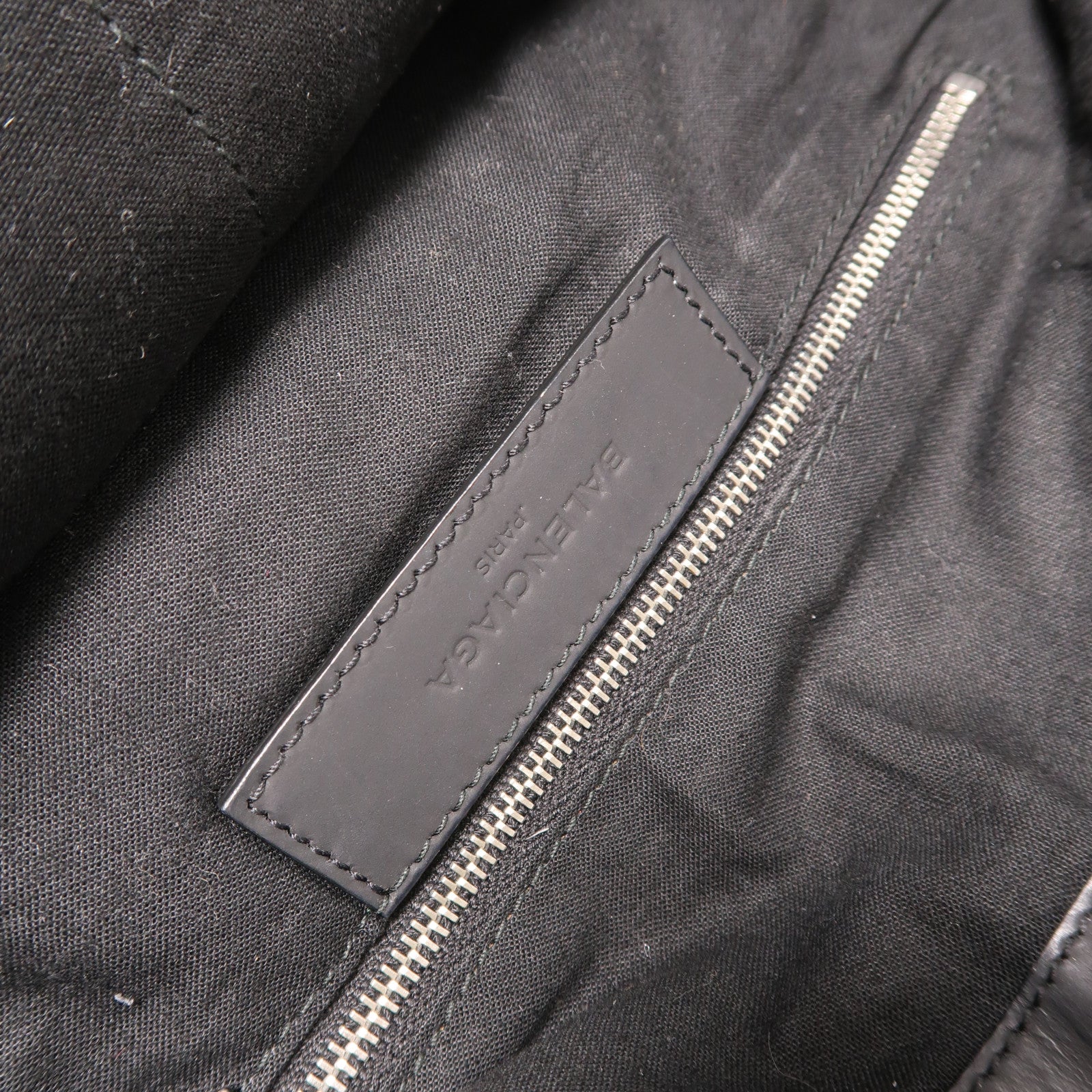 BALENCIAGA 帆布Shoulder Bag銀扣肩背袋白色/黑色