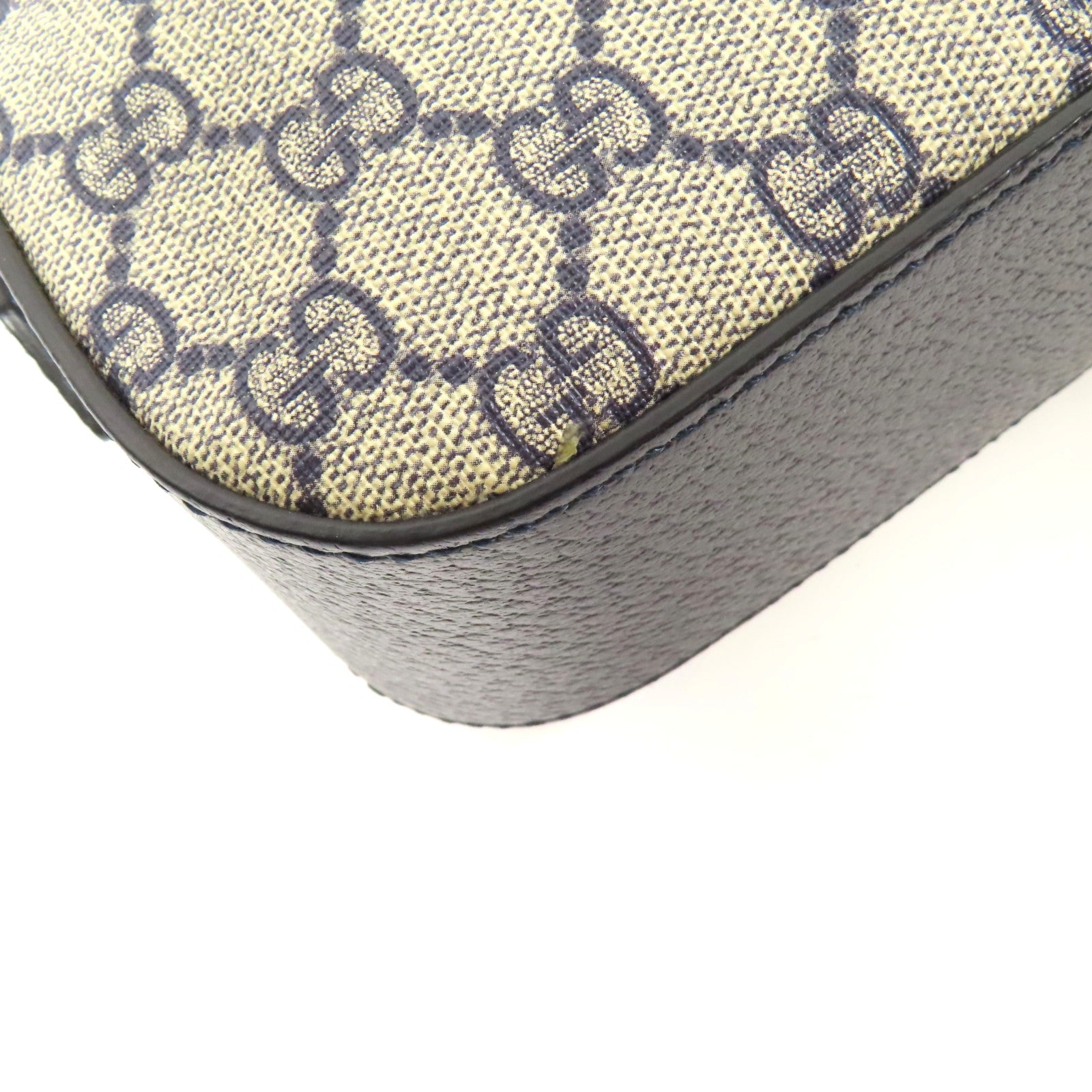 GUCCI 塗層帆布GG Supreme銀扣肩背袋