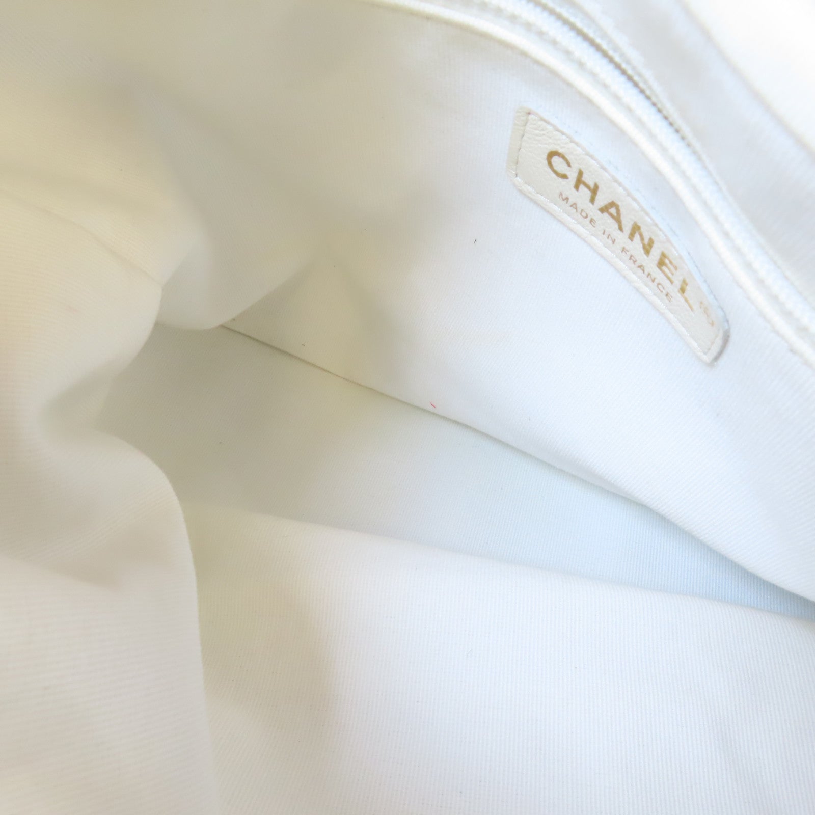 CHANEL 菱格牛皮皮革Hobo金扣鏈帶肩背袋白色