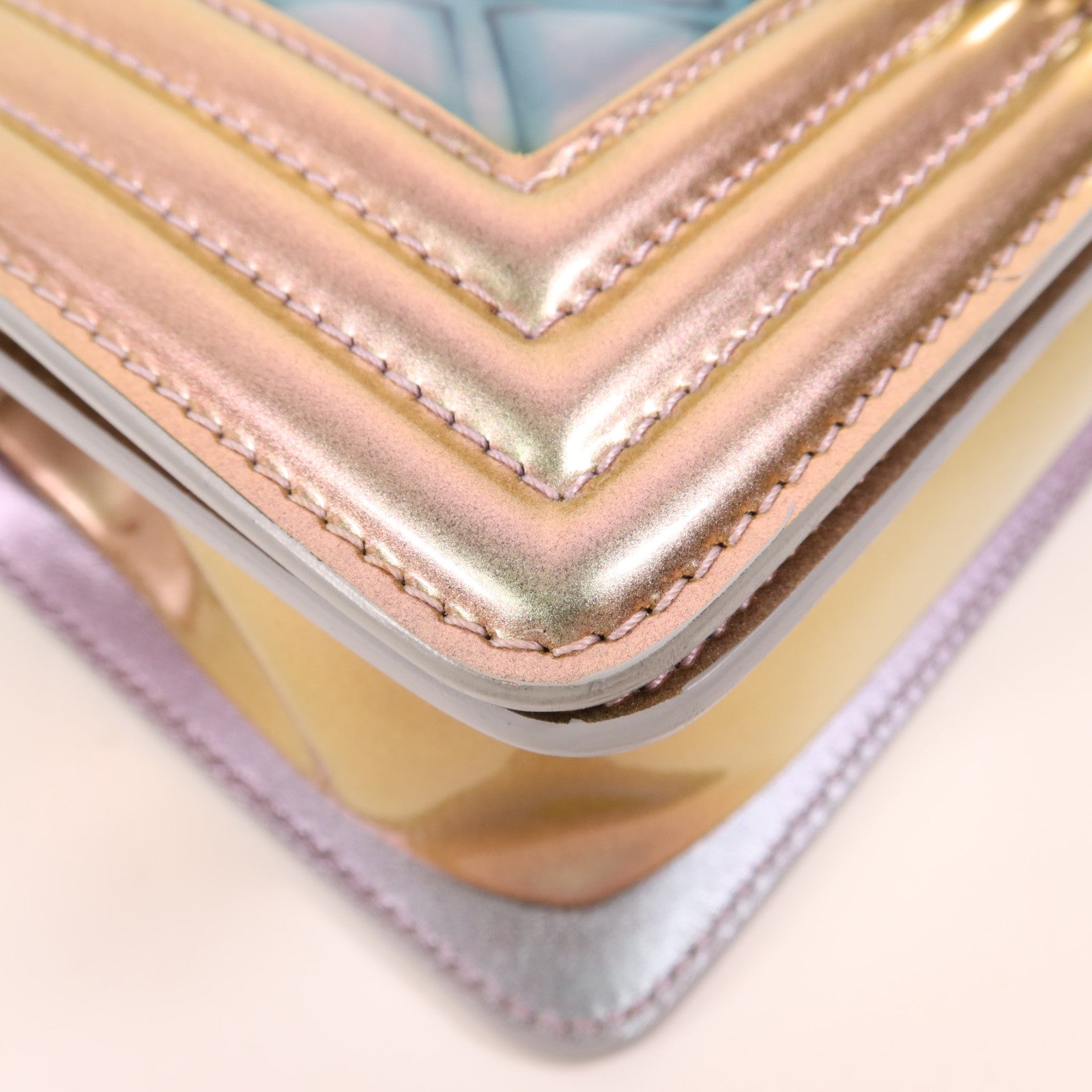 CHANEL 漆皮皮革Boy 20銀扣肩背袋