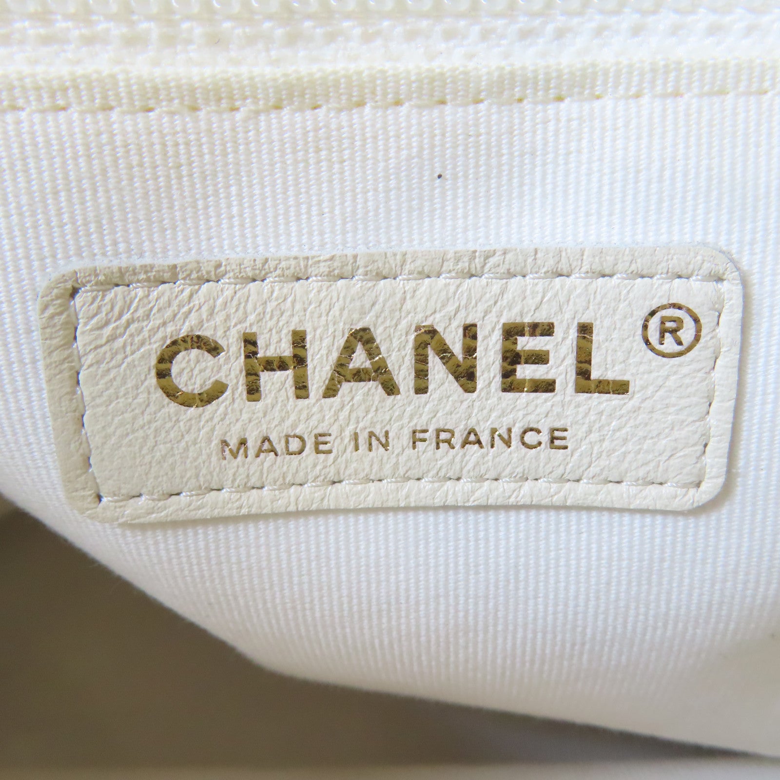 CHANEL 菱格牛皮皮革Hobo金扣鏈帶肩背袋白色