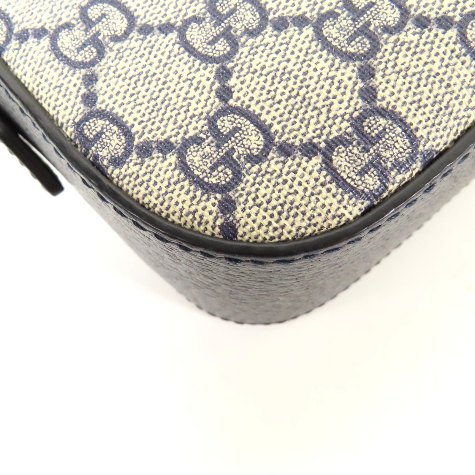 GUCCI 塗層帆布GG Supreme銀扣肩背袋