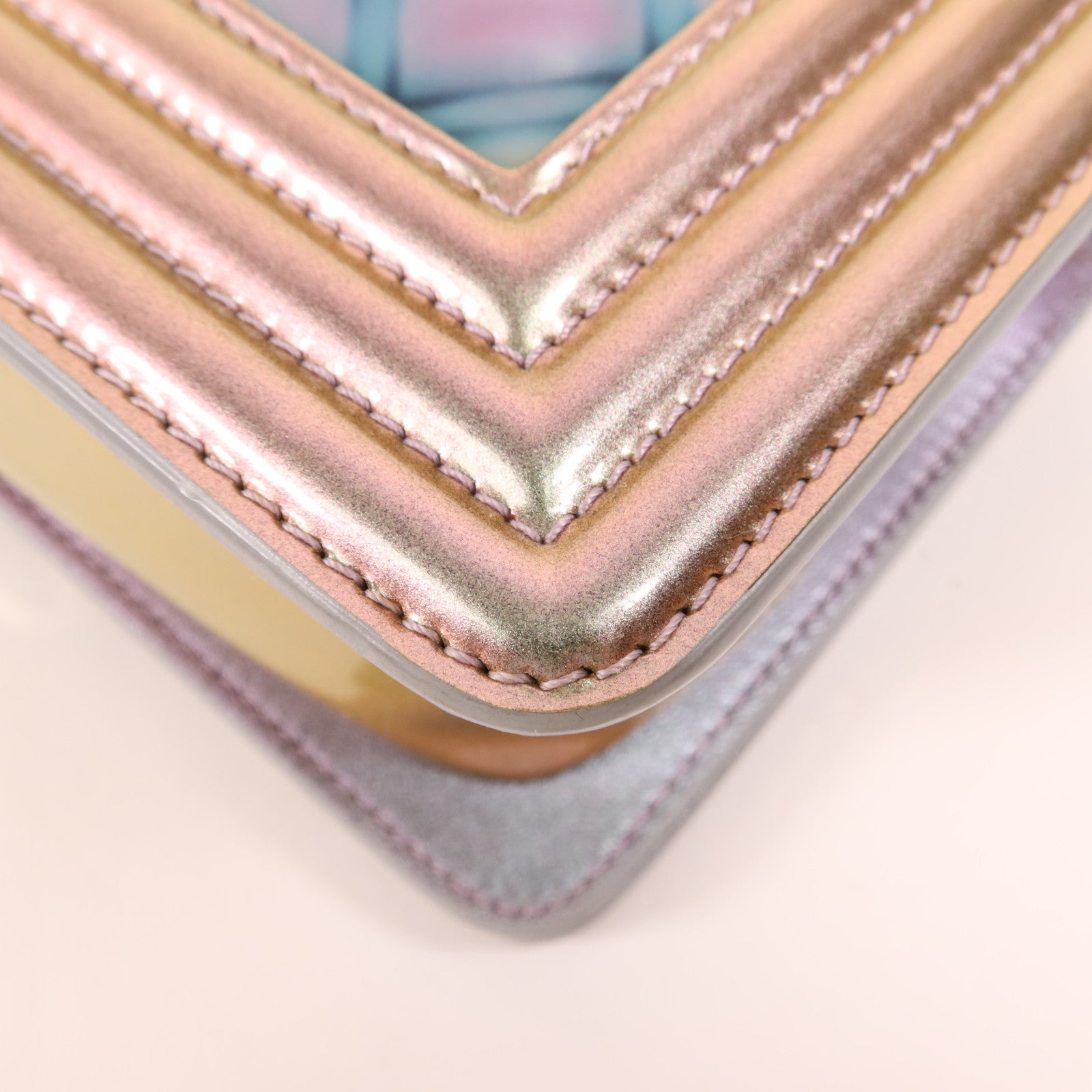 CHANEL 漆皮皮革Boy 20銀扣肩背袋