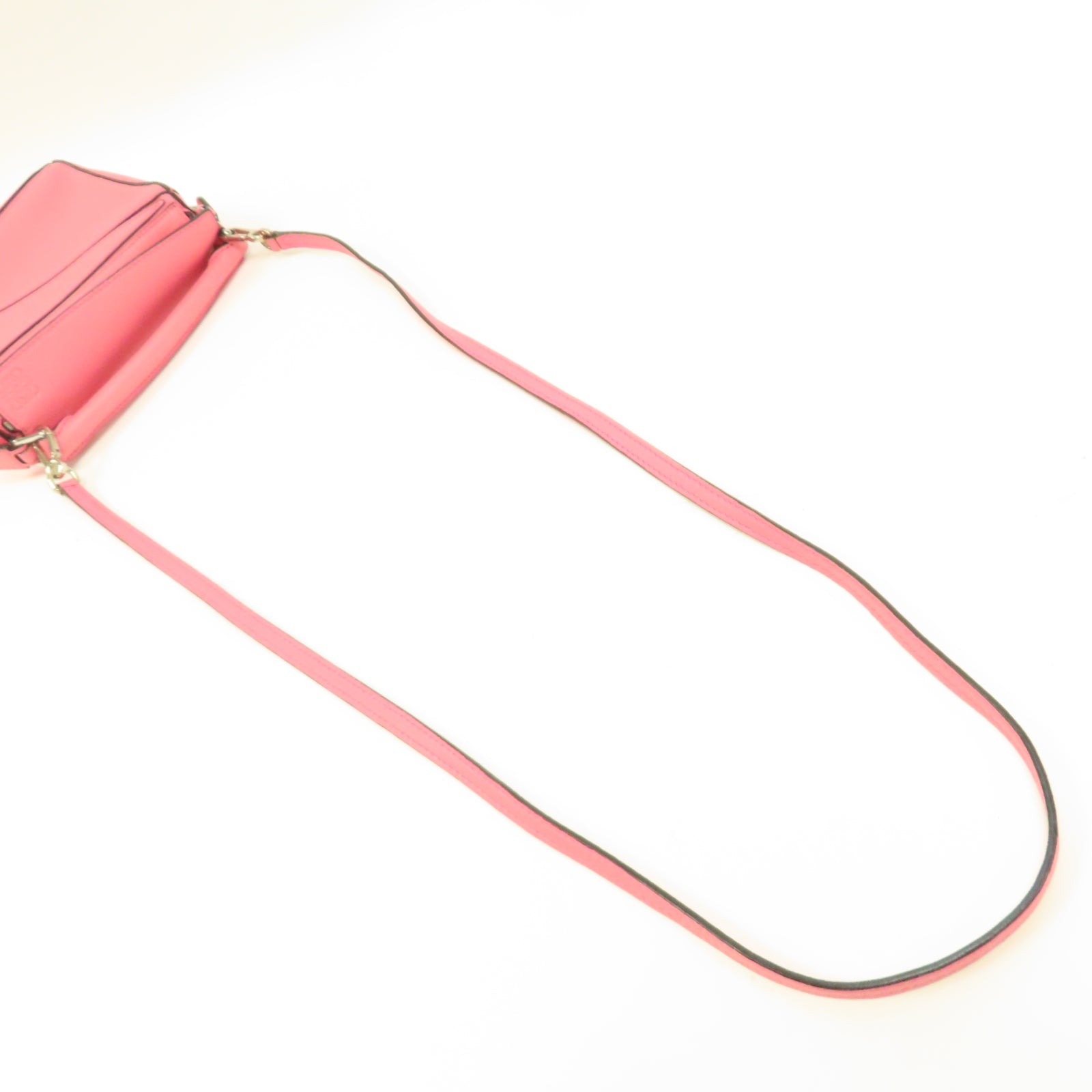 LOEWE 牛皮皮革Mini Puzzle銀扣肩背袋粉紅色