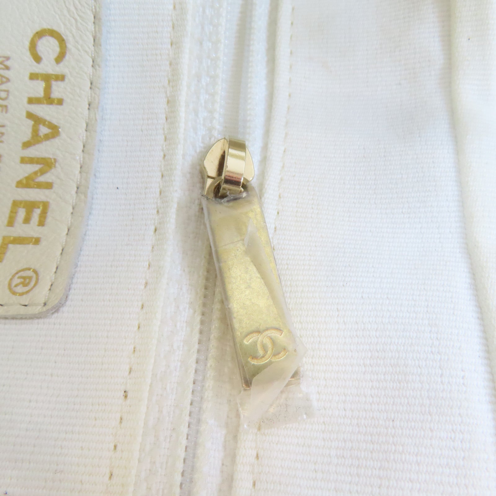 CHANEL 菱格牛皮皮革Hobo金扣鏈帶肩背袋白色