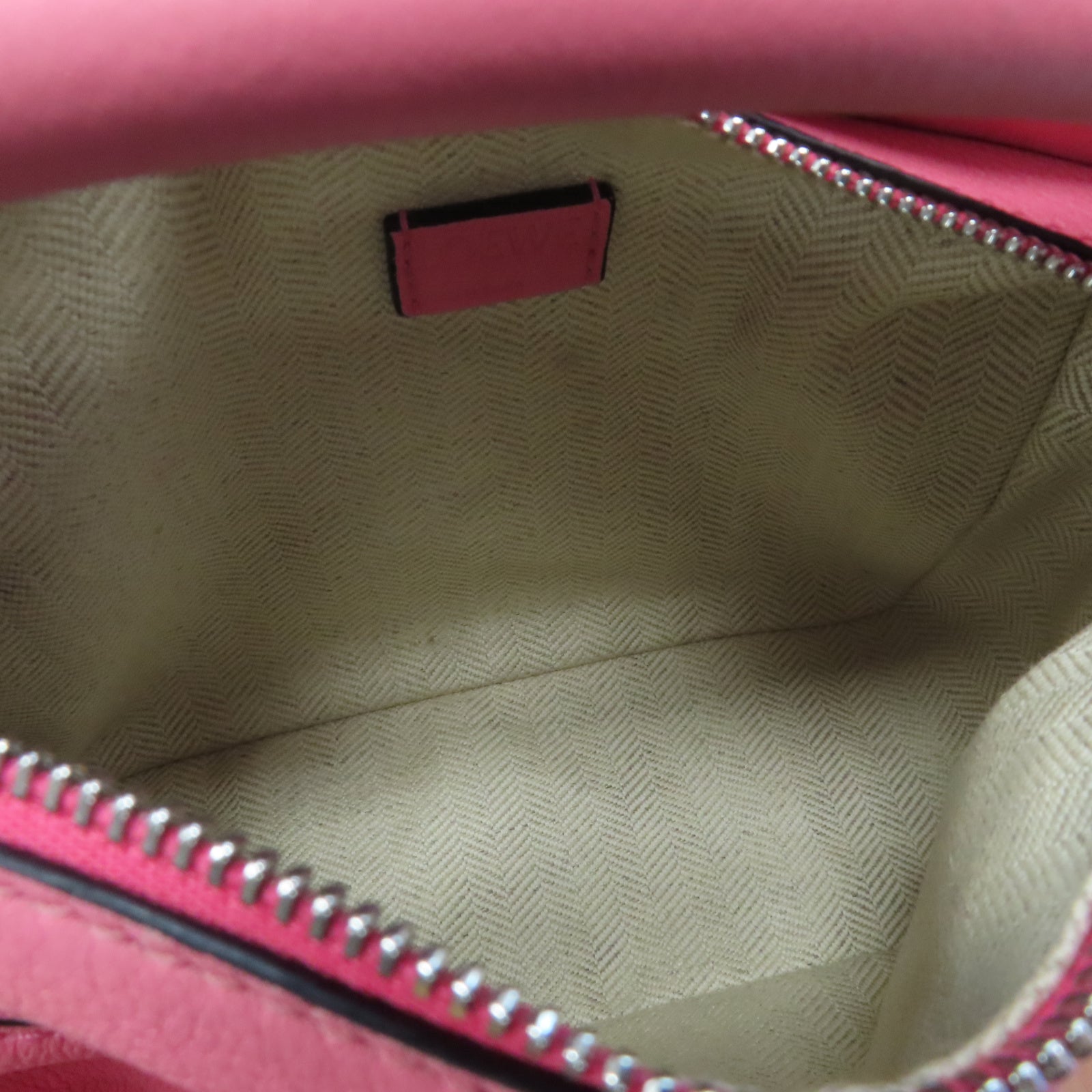 LOEWE 牛皮皮革Mini Puzzle銀扣肩背袋粉紅色