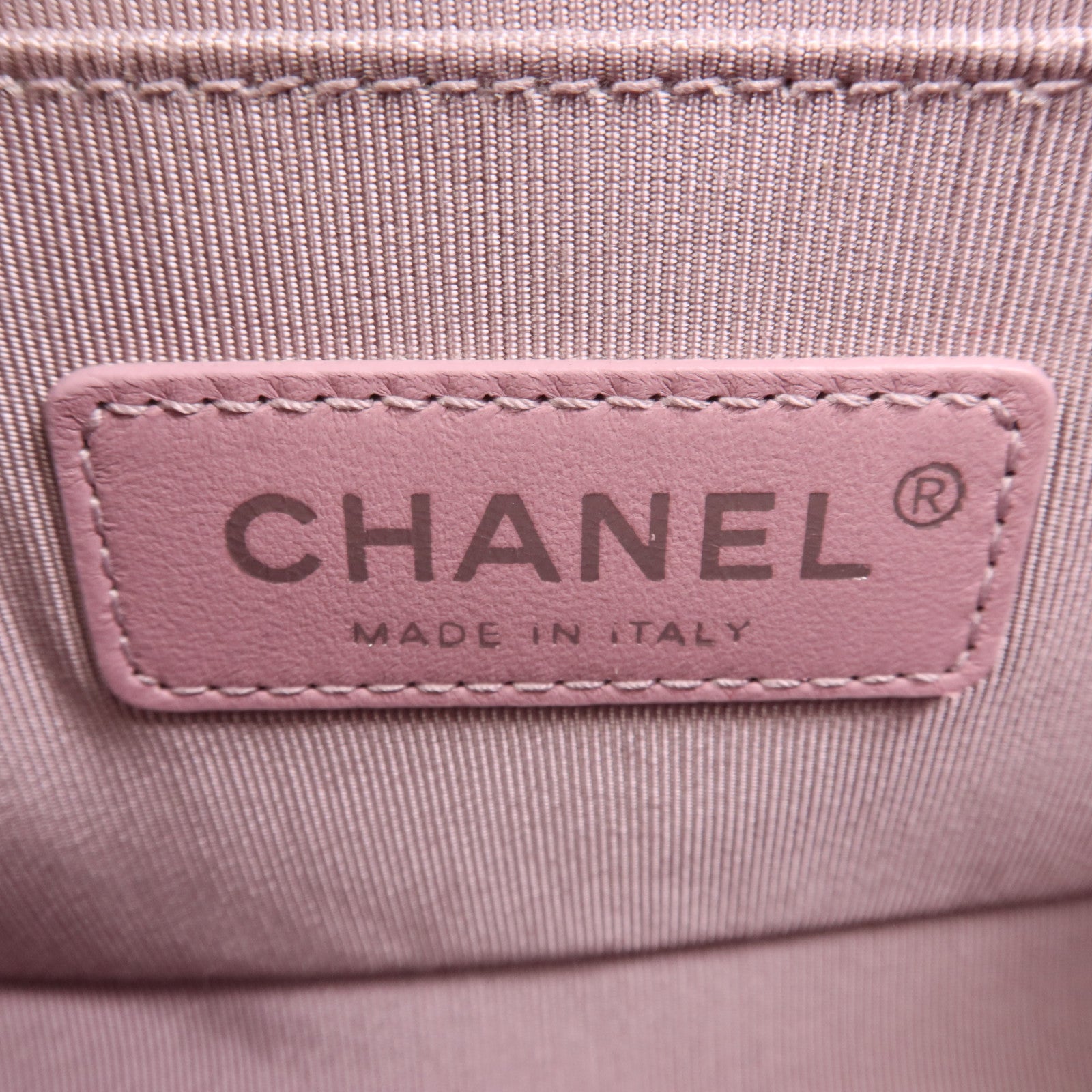 CHANEL 漆皮皮革Boy 20銀扣肩背袋