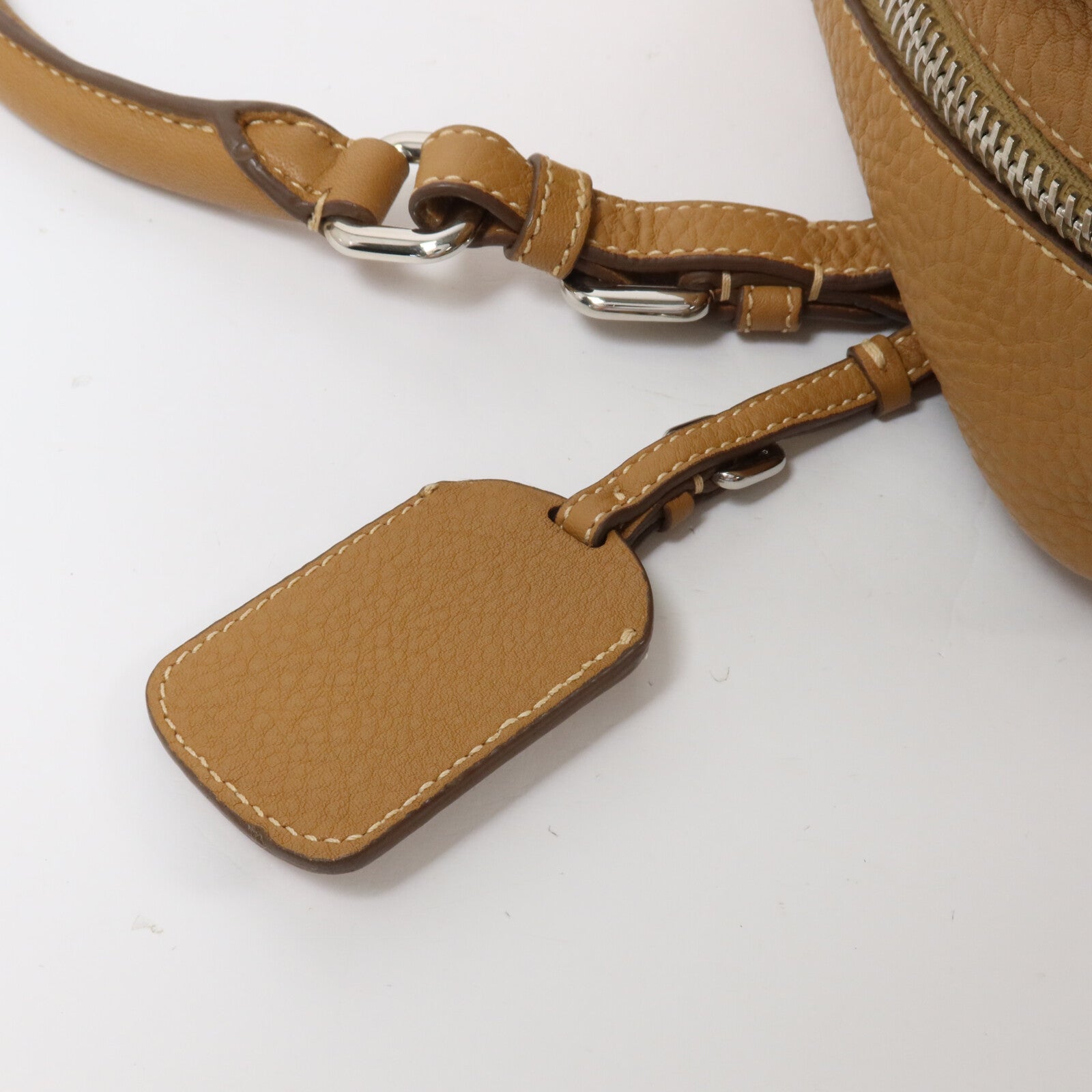 PRADA 牛皮皮革Daino Bauletto Embossed Logo Handbag手挽袋
