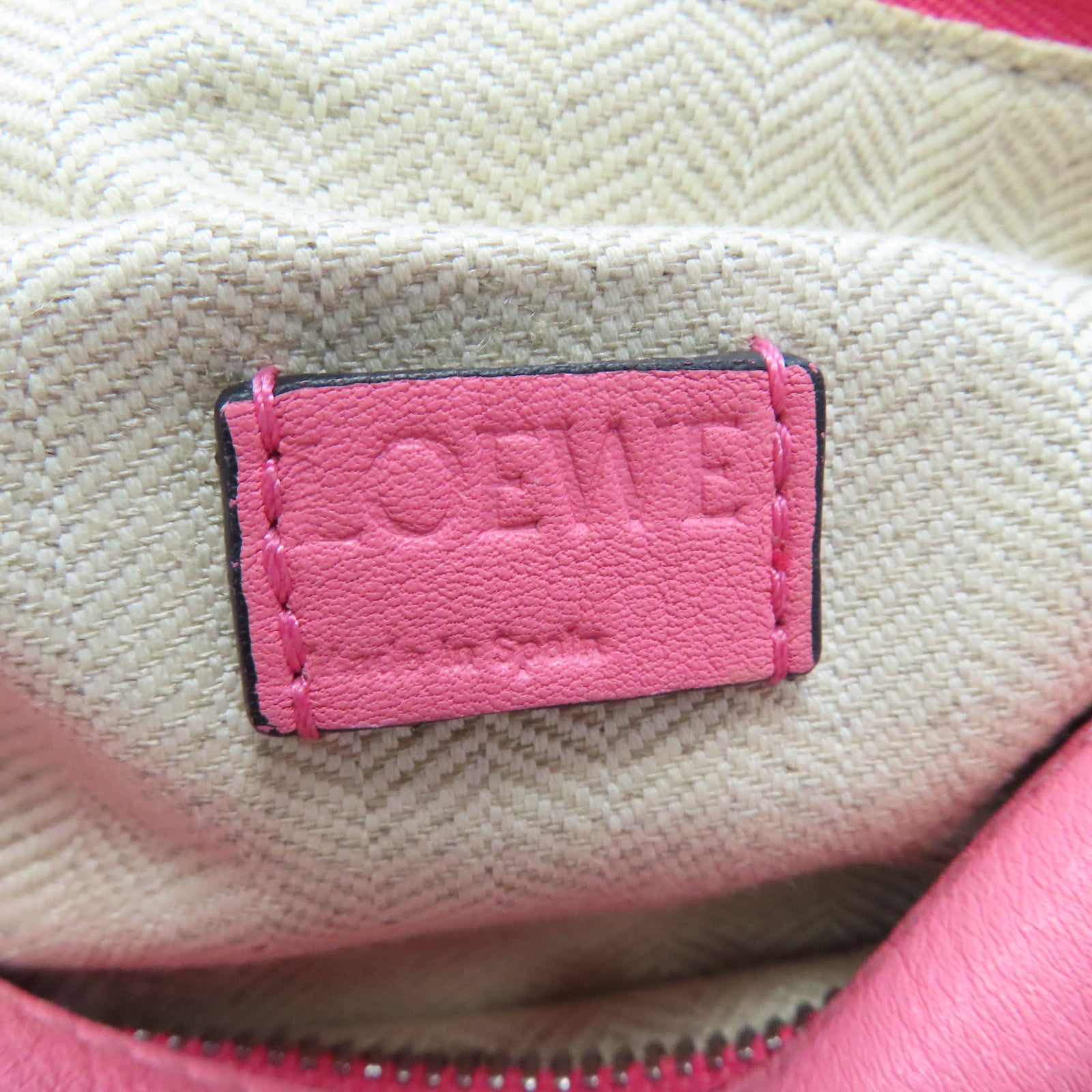 LOEWE 牛皮皮革Mini Puzzle銀扣肩背袋粉紅色